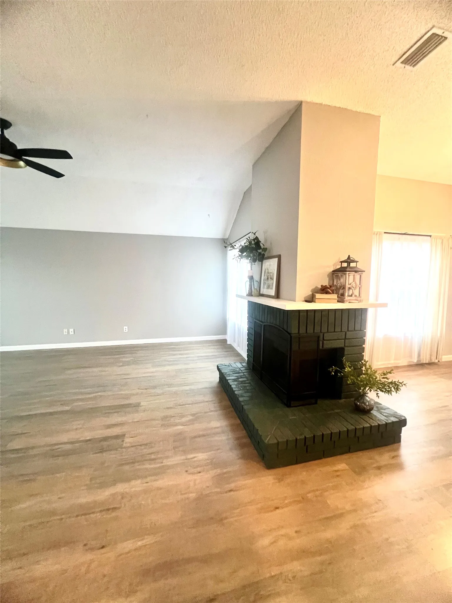 Single Family Residence For Sale in Denton County , 4125 Gardner Drive, The Colony, Texas 75056, 3 Bedroom, 2 Bathroom, 2 Garage spaces, 1,570 Sqft, built in 1987, mls#21411534, Real Estate Agent in The Colony, Homes For Sale in Denton county, Homes For Sale in The Colony, Realtor in The Colony Texas, Real Estate Brokerage Independent Realty Texas, Luminita Cordes Realtor