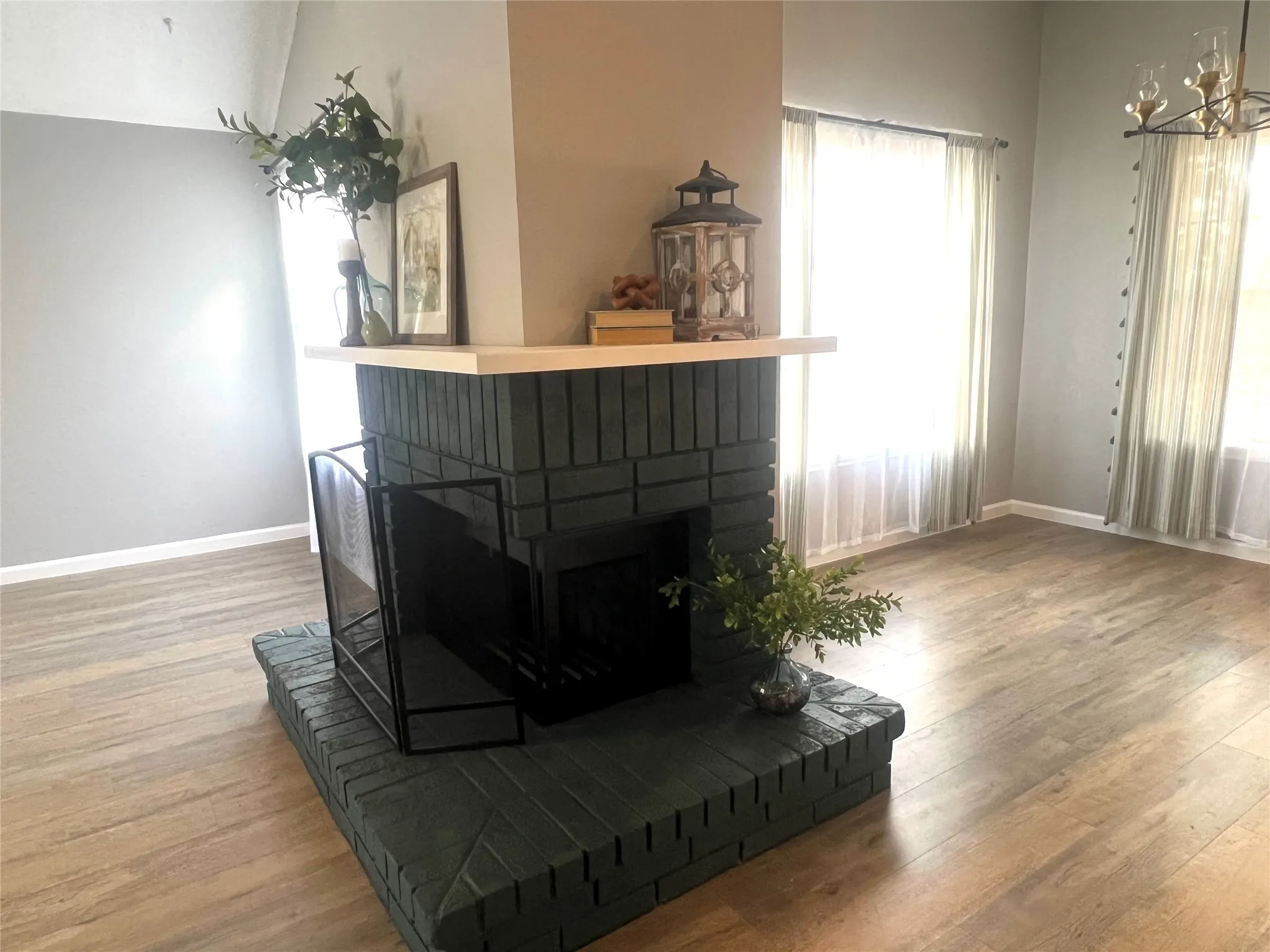 Single Family Residence For Sale in Denton County , 4125 Gardner Drive, The Colony, Texas 75056, 3 Bedroom, 2 Bathroom, 2 Garage spaces, 1,570 Sqft, built in 1987, mls#21411534, Real Estate Agent in The Colony, Homes For Sale in Denton county, Homes For Sale in The Colony, Realtor in The Colony Texas, Real Estate Brokerage Independent Realty Texas, Luminita Cordes Realtor