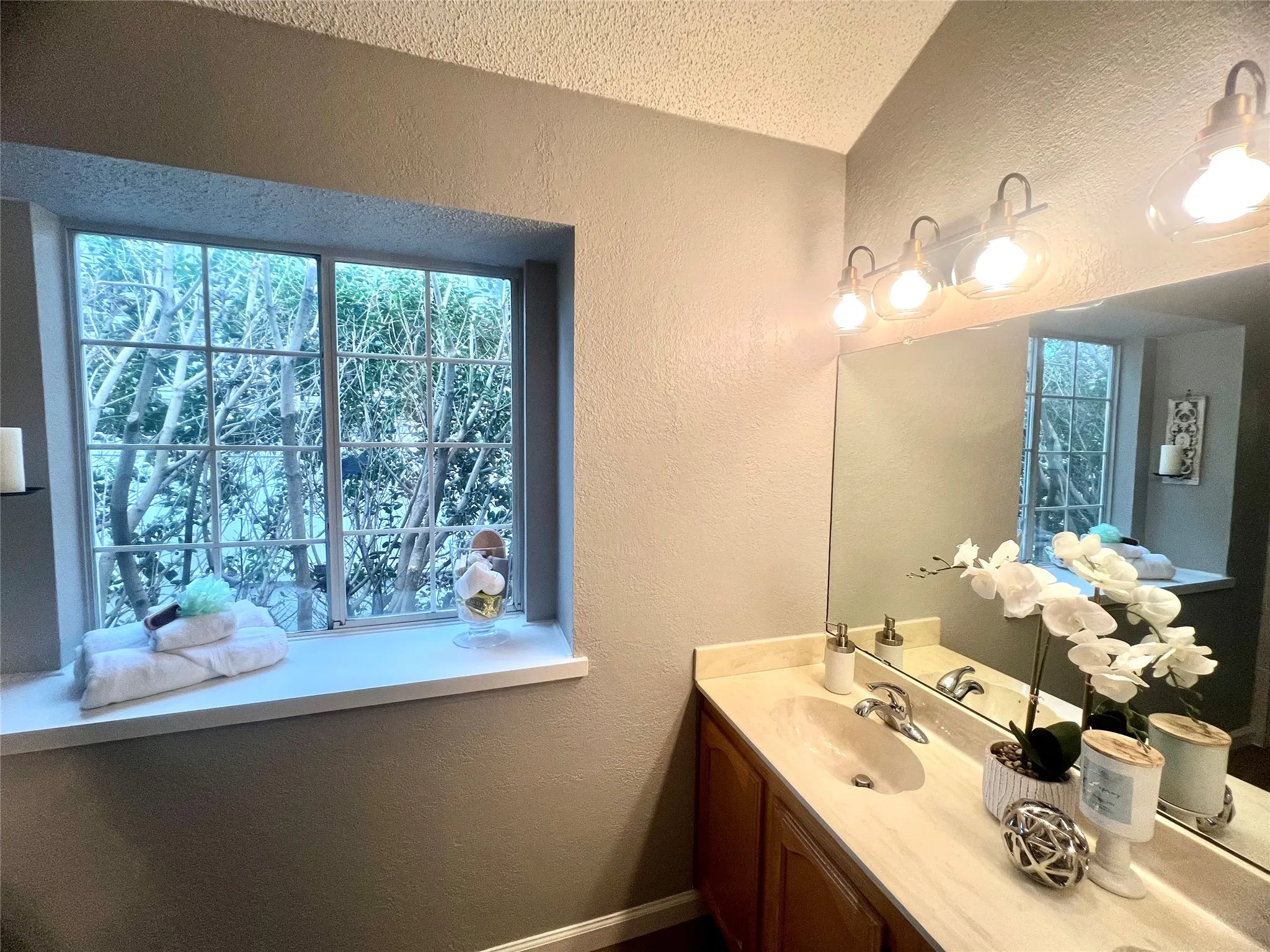 Single Family Residence For Sale in Denton County , 4125 Gardner Drive, The Colony, Texas 75056, 3 Bedroom, 2 Bathroom, 2 Garage spaces, 1,570 Sqft, built in 1987, mls#21411534, Real Estate Agent in The Colony, Homes For Sale in Denton county, Homes For Sale in The Colony, Realtor in The Colony Texas, Real Estate Brokerage Independent Realty Texas, Luminita Cordes Realtor