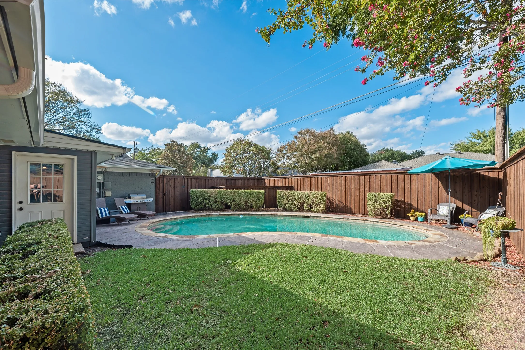 Single Family Residence For Sale in Collin County , 416 High Brook Drive, Richardson, Texas 75080, 4 Bedroom, 3 Bathroom, 2 Garage spaces, 2,334 Sqft, built in 1969, mls#21411285, Real Estate Agent in Richardson, Homes For Sale in Collin county, Homes For Sale in Richardson, Realtor in Richardson Texas, Real Estate Brokerage Independent Realty Texas, Luminita Cordes Realtor