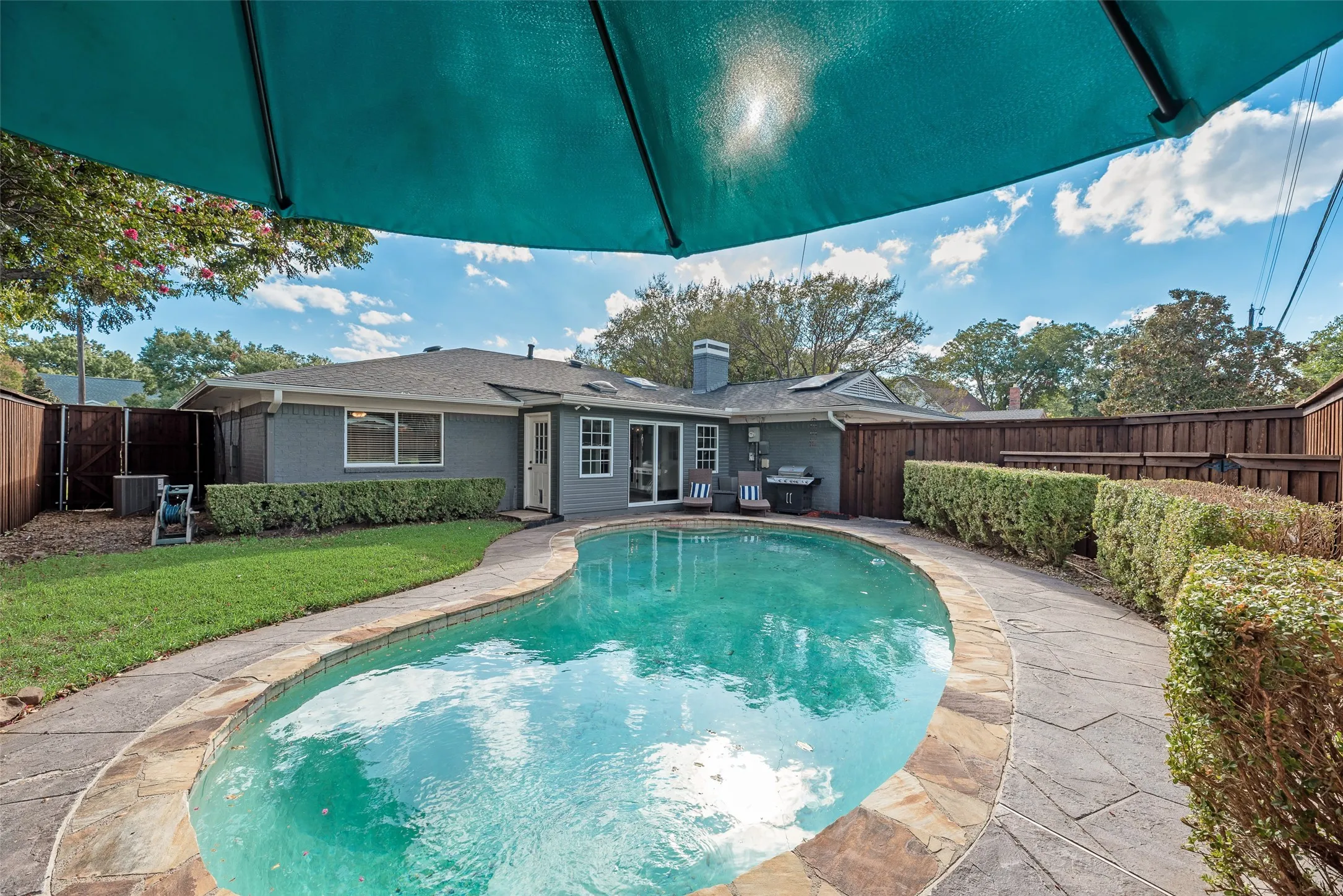 Single Family Residence For Sale in Collin County , 416 High Brook Drive, Richardson, Texas 75080, 4 Bedroom, 3 Bathroom, 2 Garage spaces, 2,334 Sqft, built in 1969, mls#21411285, Real Estate Agent in Richardson, Homes For Sale in Collin county, Homes For Sale in Richardson, Realtor in Richardson Texas, Real Estate Brokerage Independent Realty Texas, Luminita Cordes Realtor