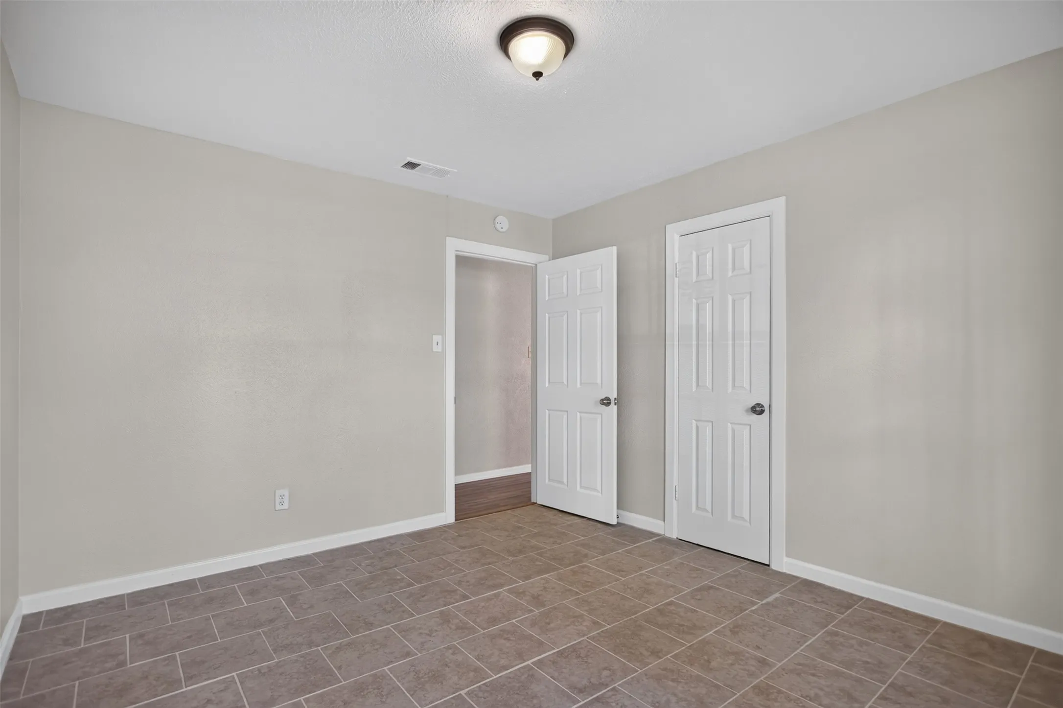 Single Family Residence For Sale in Dallas County , 9610 Jennie Lee Lane, Dallas, Texas 75227, 4 Bedroom, 3 Bathroom, Garage spaces, 3,200 Sqft, built in 1966, mls#21411329, Real Estate Agent in Dallas, Homes For Sale in Dallas county, Homes For Sale in Dallas, Realtor in Dallas Texas, Real Estate Brokerage Independent Realty Texas, Luminita Cordes Realtor