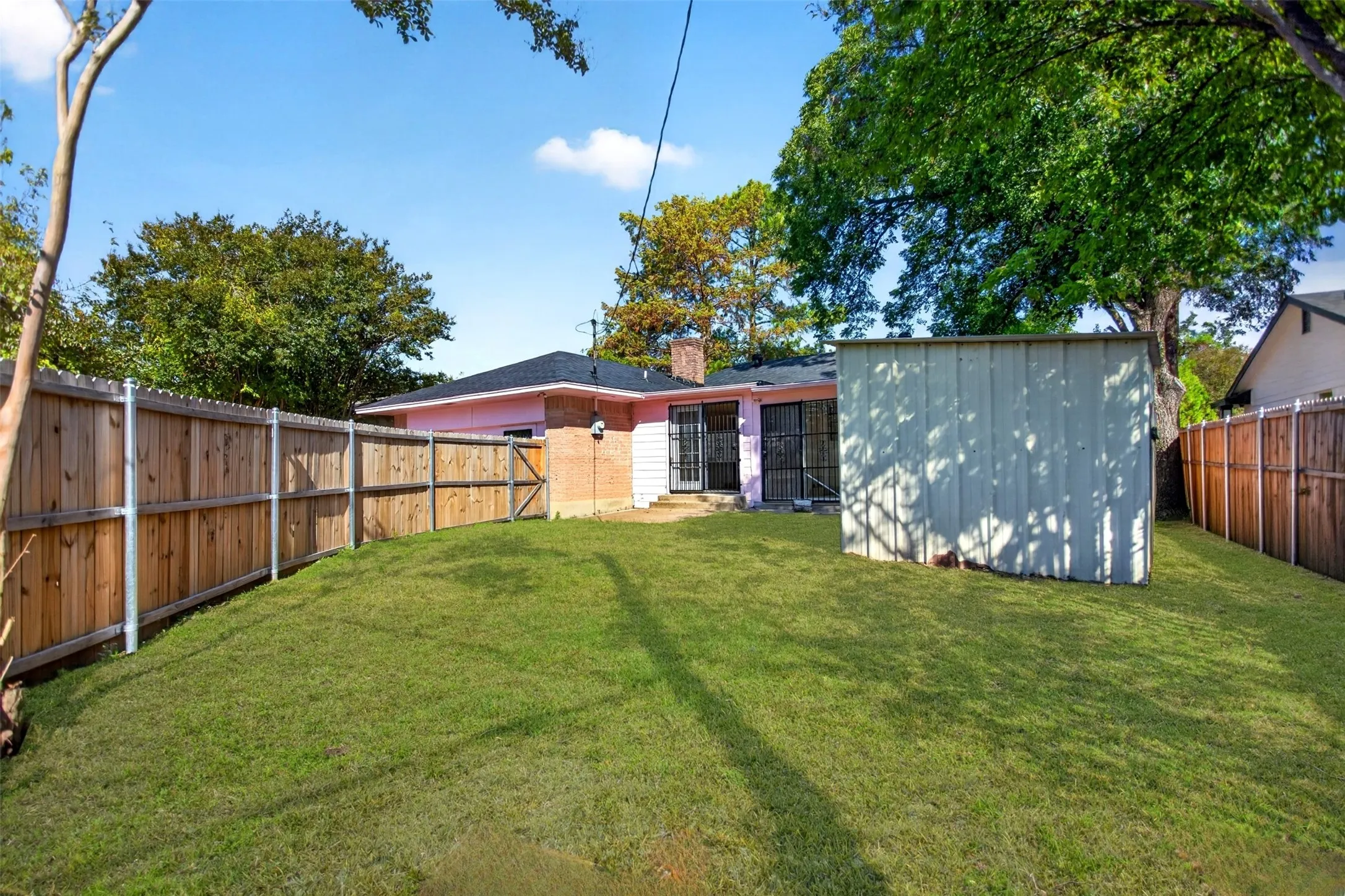 Single Family Residence For Sale in Dallas County , 9610 Jennie Lee Lane, Dallas, Texas 75227, 4 Bedroom, 3 Bathroom, Garage spaces, 3,200 Sqft, built in 1966, mls#21411329, Real Estate Agent in Dallas, Homes For Sale in Dallas county, Homes For Sale in Dallas, Realtor in Dallas Texas, Real Estate Brokerage Independent Realty Texas, Luminita Cordes Realtor