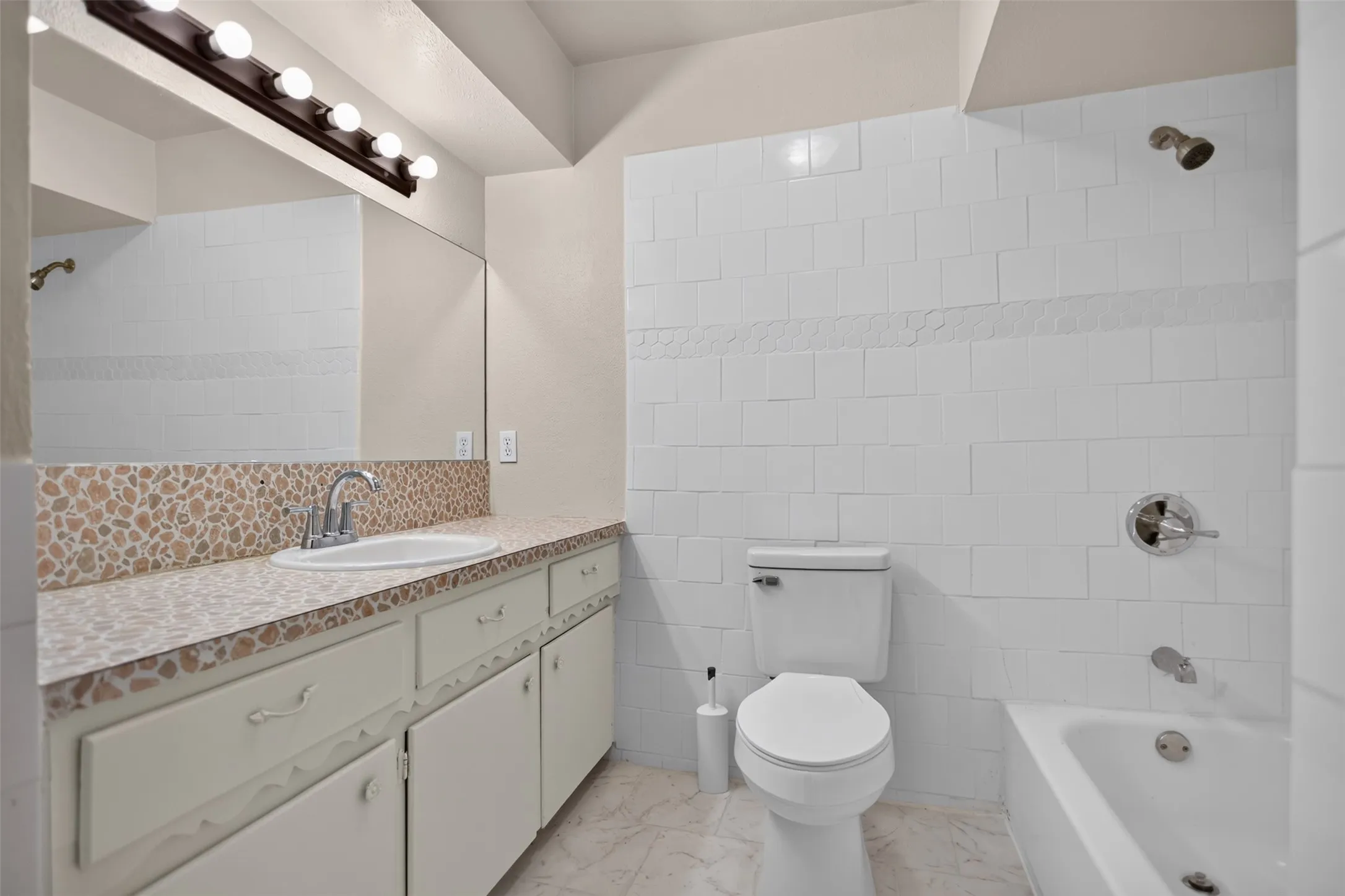 Single Family Residence For Sale in Dallas County , 9610 Jennie Lee Lane, Dallas, Texas 75227, 4 Bedroom, 3 Bathroom, Garage spaces, 3,200 Sqft, built in 1966, mls#21411329, Real Estate Agent in Dallas, Homes For Sale in Dallas county, Homes For Sale in Dallas, Realtor in Dallas Texas, Real Estate Brokerage Independent Realty Texas, Luminita Cordes Realtor