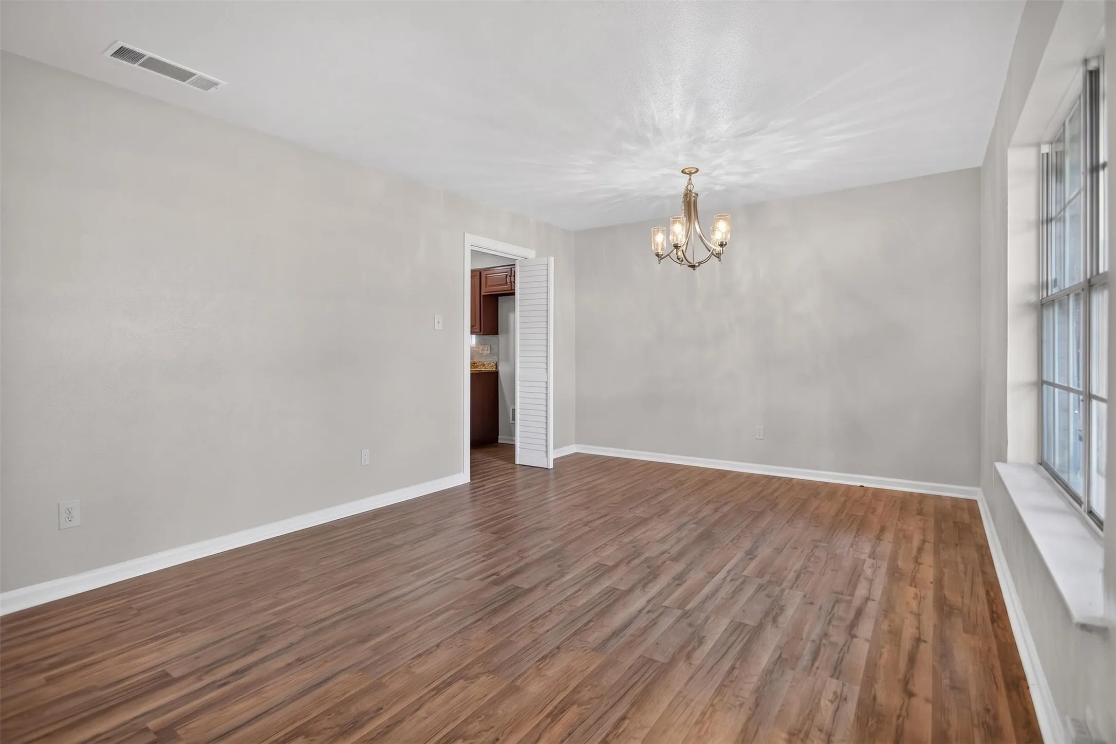 Single Family Residence For Sale in Dallas County , 9610 Jennie Lee Lane, Dallas, Texas 75227, 4 Bedroom, 3 Bathroom, Garage spaces, 3,200 Sqft, built in 1966, mls#21411329, Real Estate Agent in Dallas, Homes For Sale in Dallas county, Homes For Sale in Dallas, Realtor in Dallas Texas, Real Estate Brokerage Independent Realty Texas, Luminita Cordes Realtor
