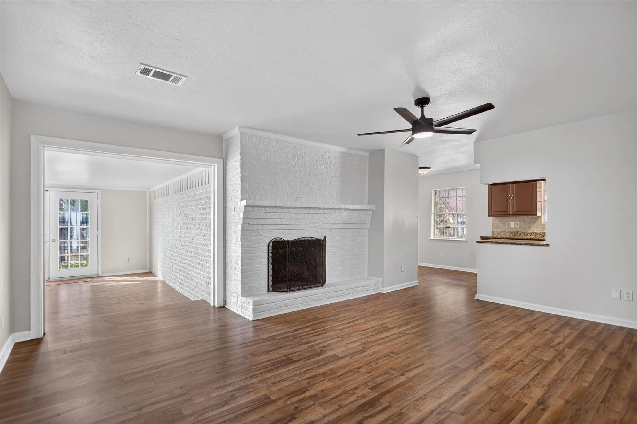 Single Family Residence For Sale in Dallas County , 9610 Jennie Lee Lane, Dallas, Texas 75227, 4 Bedroom, 3 Bathroom, Garage spaces, 3,200 Sqft, built in 1966, mls#21411329, Real Estate Agent in Dallas, Homes For Sale in Dallas county, Homes For Sale in Dallas, Realtor in Dallas Texas, Real Estate Brokerage Independent Realty Texas, Luminita Cordes Realtor