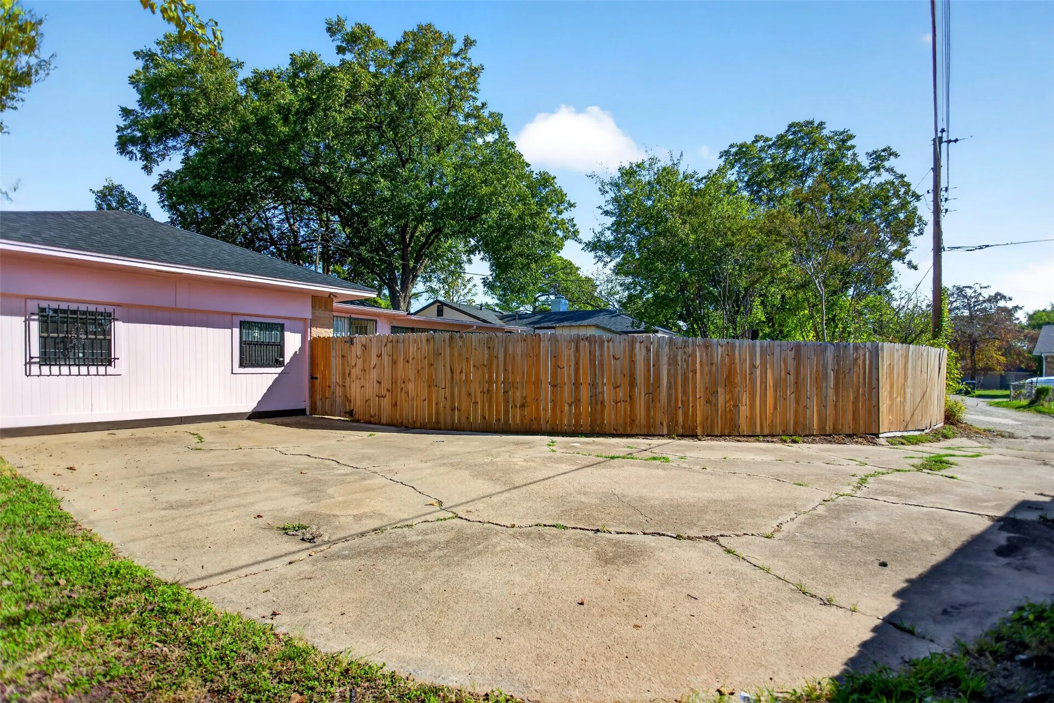 Single Family Residence For Sale in Dallas County , 9610 Jennie Lee Lane, Dallas, Texas 75227, 4 Bedroom, 3 Bathroom, Garage spaces, 3,200 Sqft, built in 1966, mls#21411329, Real Estate Agent in Dallas, Homes For Sale in Dallas county, Homes For Sale in Dallas, Realtor in Dallas Texas, Real Estate Brokerage Independent Realty Texas, Luminita Cordes Realtor