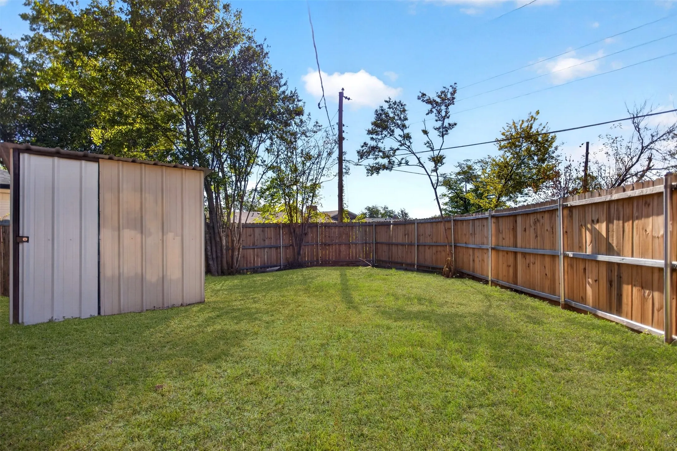 Single Family Residence For Sale in Dallas County , 9610 Jennie Lee Lane, Dallas, Texas 75227, 4 Bedroom, 3 Bathroom, Garage spaces, 3,200 Sqft, built in 1966, mls#21411329, Real Estate Agent in Dallas, Homes For Sale in Dallas county, Homes For Sale in Dallas, Realtor in Dallas Texas, Real Estate Brokerage Independent Realty Texas, Luminita Cordes Realtor