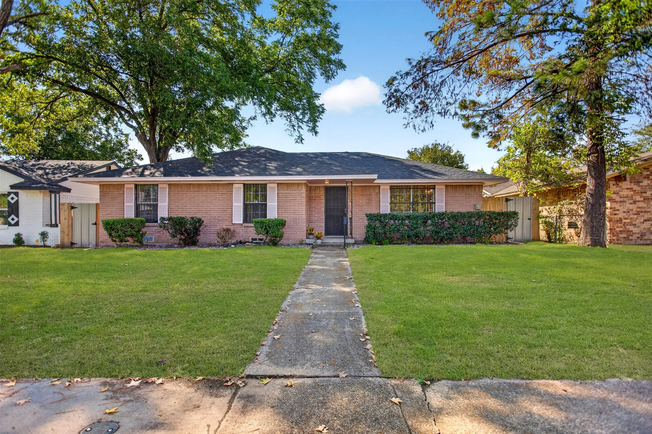 Single Family Residence For Sale in Dallas County , 9610 Jennie Lee Lane, Dallas, Texas 75227, 4 Bedroom, 3 Bathroom, Garage spaces, 3,200 Sqft, built in 1966, mls#21411329, Real Estate Agent in Dallas, Homes For Sale in Dallas county, Homes For Sale in Dallas, Realtor in Dallas Texas, Real Estate Brokerage Independent Realty Texas, Luminita Cordes Realtor