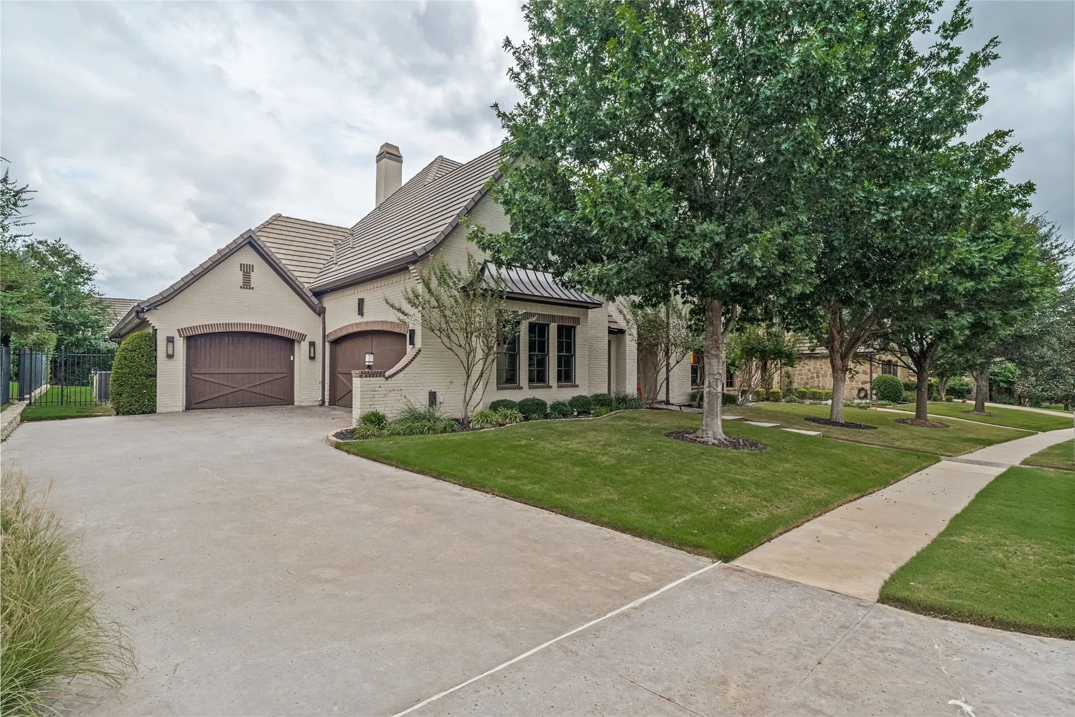 Single Family Residence For Sale in Tarrant County , 4663 Sidonia Court, Fort Worth, Texas 76126, 4 Bedroom, 4 Bathroom, 3 Garage spaces, 4,306 Sqft, built in 2012, mls#21412372, Real Estate Agent in Fort Worth, Homes For Sale in Tarrant county, Homes For Sale in Fort Worth, Realtor in Fort Worth Texas, Real Estate Brokerage Independent Realty Texas, Luminita Cordes Realtor