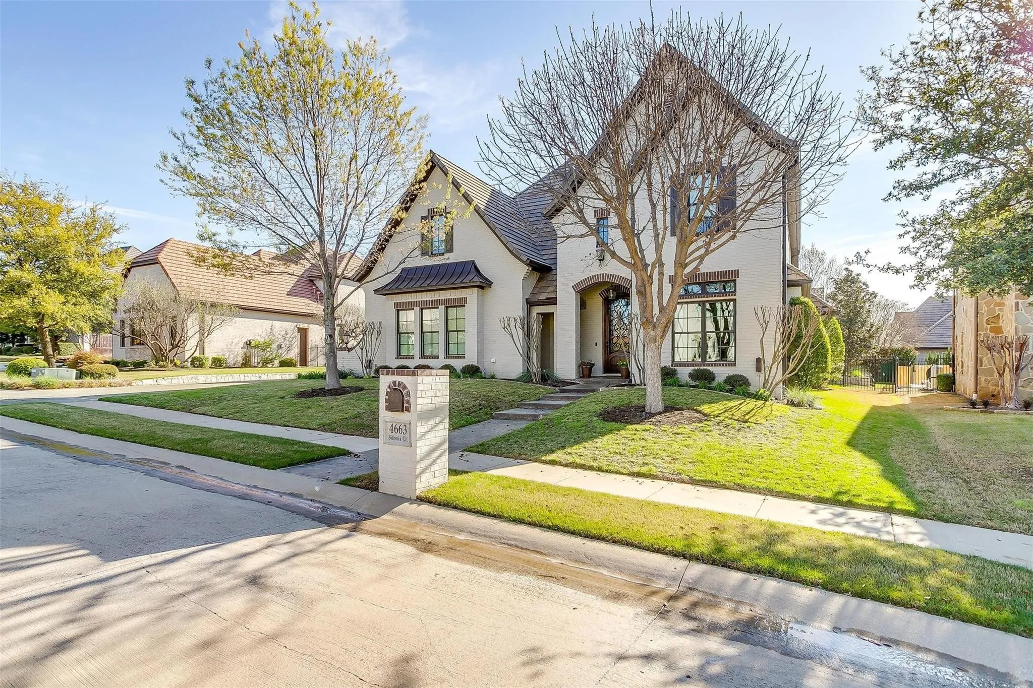 Single Family Residence For Sale in Tarrant County , 4663 Sidonia Court, Fort Worth, Texas 76126, 4 Bedroom, 4 Bathroom, 3 Garage spaces, 4,306 Sqft, built in 2012, mls#21412372, Real Estate Agent in Fort Worth, Homes For Sale in Tarrant county, Homes For Sale in Fort Worth, Realtor in Fort Worth Texas, Real Estate Brokerage Independent Realty Texas, Luminita Cordes Realtor