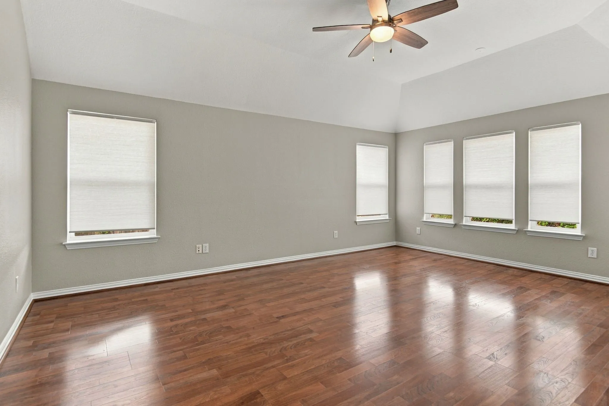 Single Family Residence For Sale in Denton County , 3101 Sheryl Drive, Flower Mound, Texas 75022, 4 Bedroom, 3 Bathroom, 2 Garage spaces, 2,856 Sqft, built in 2000, mls#21412336, Real Estate Agent in Flower Mound, Homes For Sale in Denton county, Homes For Sale in Flower Mound, Realtor in Flower Mound Texas, Real Estate Brokerage Independent Realty Texas, Luminita Cordes Realtor