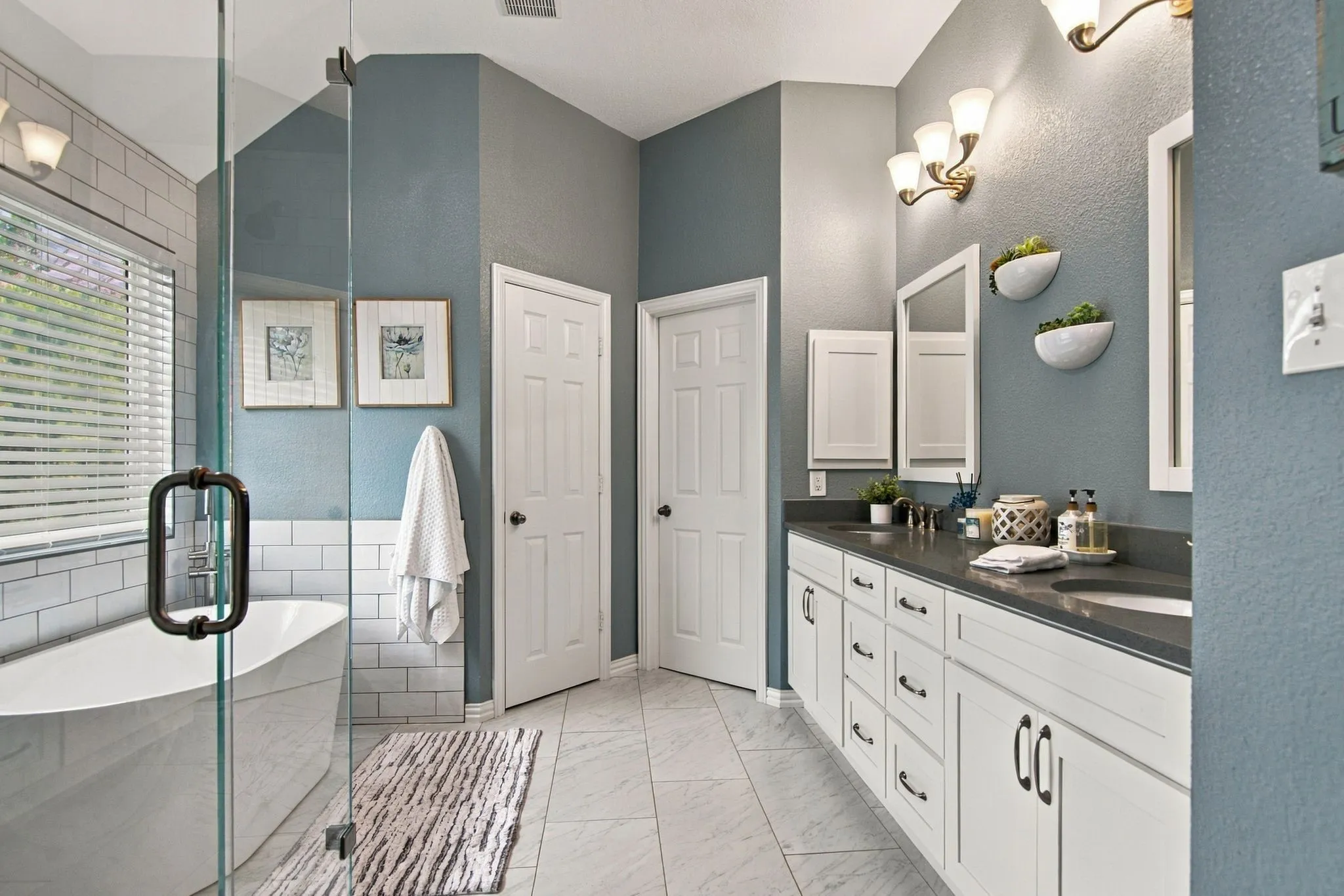 Single Family Residence For Sale in Denton County , 3101 Sheryl Drive, Flower Mound, Texas 75022, 4 Bedroom, 3 Bathroom, 2 Garage spaces, 2,856 Sqft, built in 2000, mls#21412336, Real Estate Agent in Flower Mound, Homes For Sale in Denton county, Homes For Sale in Flower Mound, Realtor in Flower Mound Texas, Real Estate Brokerage Independent Realty Texas, Luminita Cordes Realtor