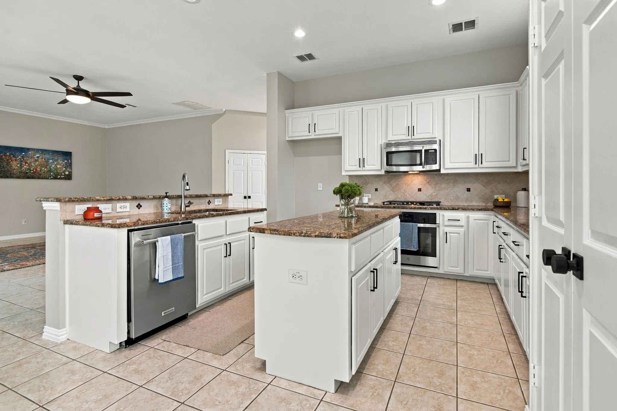 Single Family Residence For Sale in Denton County , 3101 Sheryl Drive, Flower Mound, Texas 75022, 4 Bedroom, 3 Bathroom, 2 Garage spaces, 2,856 Sqft, built in 2000, mls#21412336, Real Estate Agent in Flower Mound, Homes For Sale in Denton county, Homes For Sale in Flower Mound, Realtor in Flower Mound Texas, Real Estate Brokerage Independent Realty Texas, Luminita Cordes Realtor
