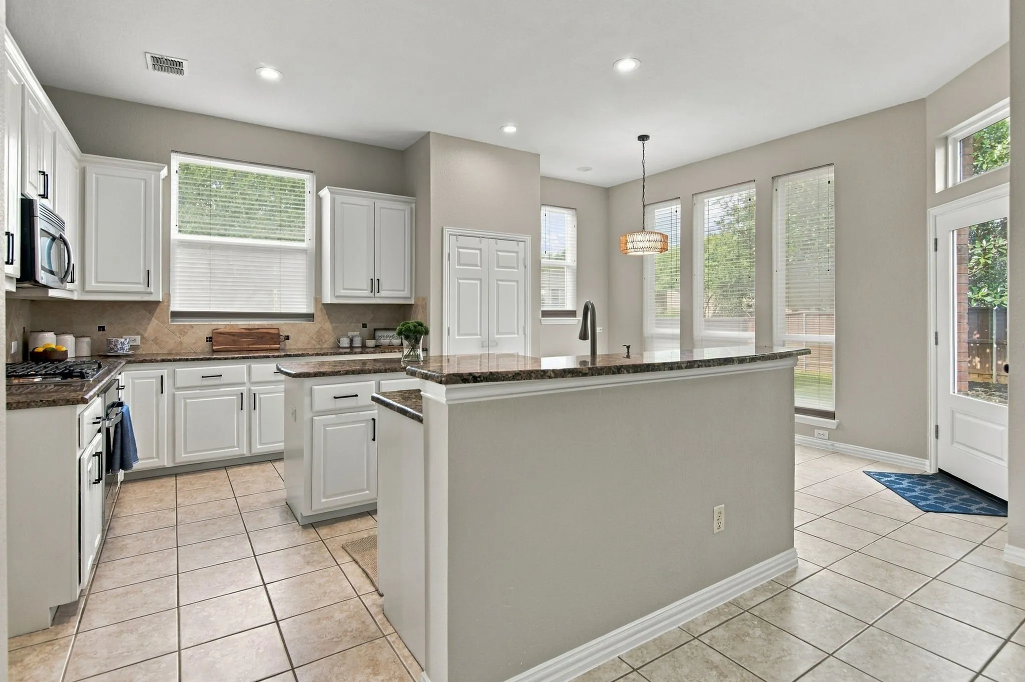 Single Family Residence For Sale in Denton County , 3101 Sheryl Drive, Flower Mound, Texas 75022, 4 Bedroom, 3 Bathroom, 2 Garage spaces, 2,856 Sqft, built in 2000, mls#21412336, Real Estate Agent in Flower Mound, Homes For Sale in Denton county, Homes For Sale in Flower Mound, Realtor in Flower Mound Texas, Real Estate Brokerage Independent Realty Texas, Luminita Cordes Realtor