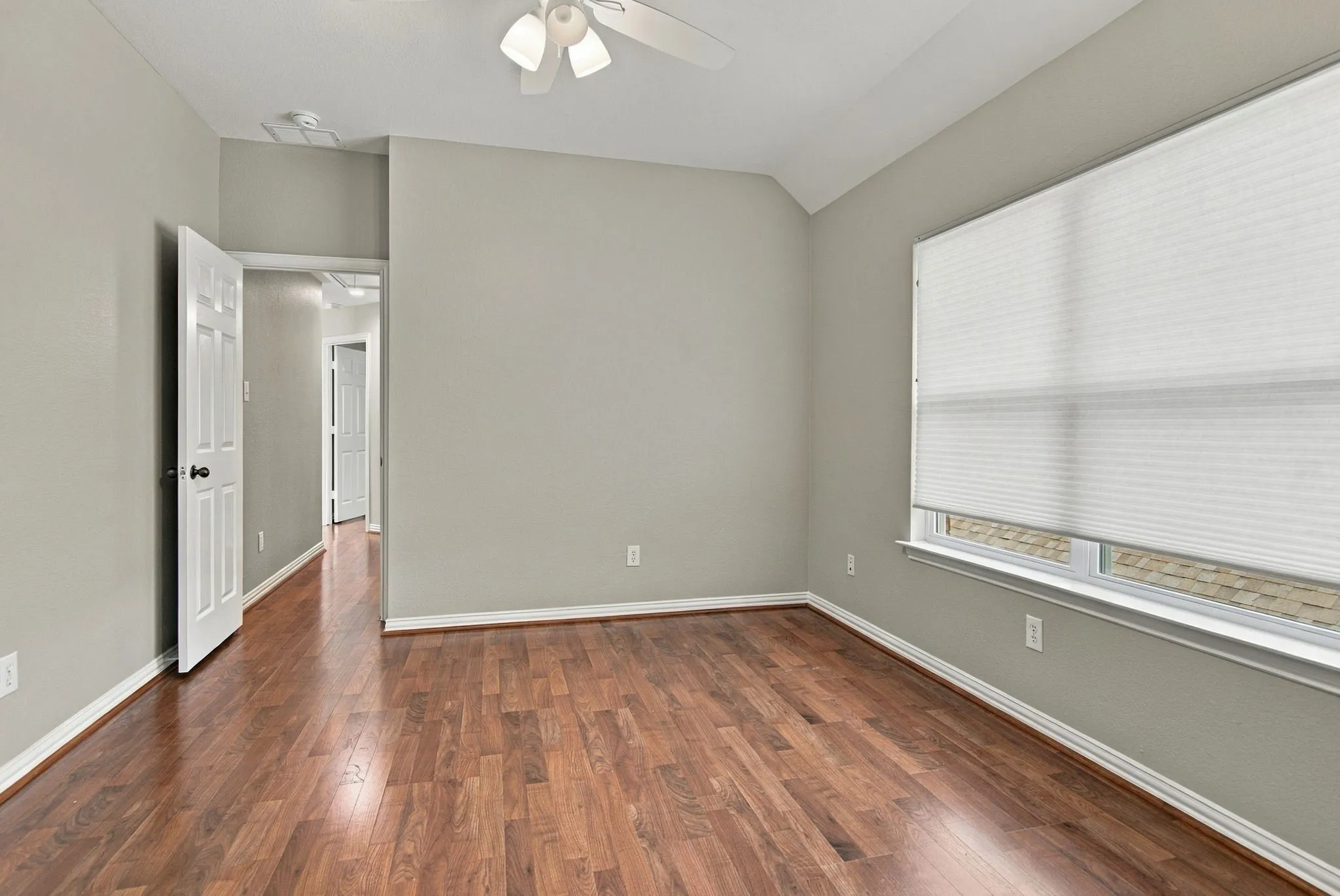 Single Family Residence For Sale in Denton County , 3101 Sheryl Drive, Flower Mound, Texas 75022, 4 Bedroom, 3 Bathroom, 2 Garage spaces, 2,856 Sqft, built in 2000, mls#21412336, Real Estate Agent in Flower Mound, Homes For Sale in Denton county, Homes For Sale in Flower Mound, Realtor in Flower Mound Texas, Real Estate Brokerage Independent Realty Texas, Luminita Cordes Realtor