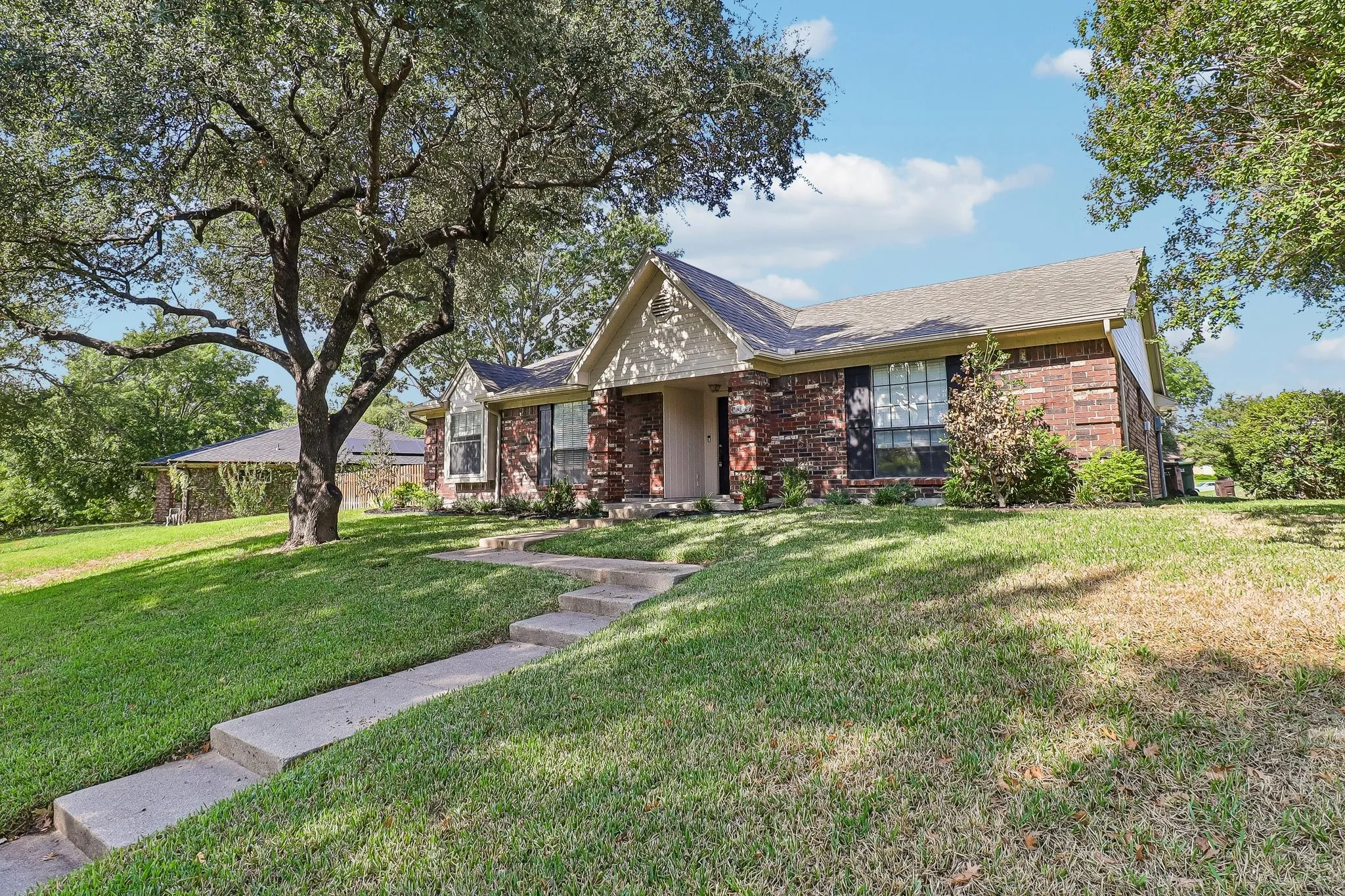 Single Family Residence For Sale in Collin County , 7305 Elizabeth Place, Plano, Texas 75025, 3 Bedroom, 2 Bathroom, 2 Garage spaces, 1,453 Sqft, built in 1986, mls#21412376, Real Estate Agent in Plano, Homes For Sale in Collin county, Homes For Sale in Plano, Realtor in Plano Texas, Real Estate Brokerage Independent Realty Texas, Luminita Cordes Realtor
