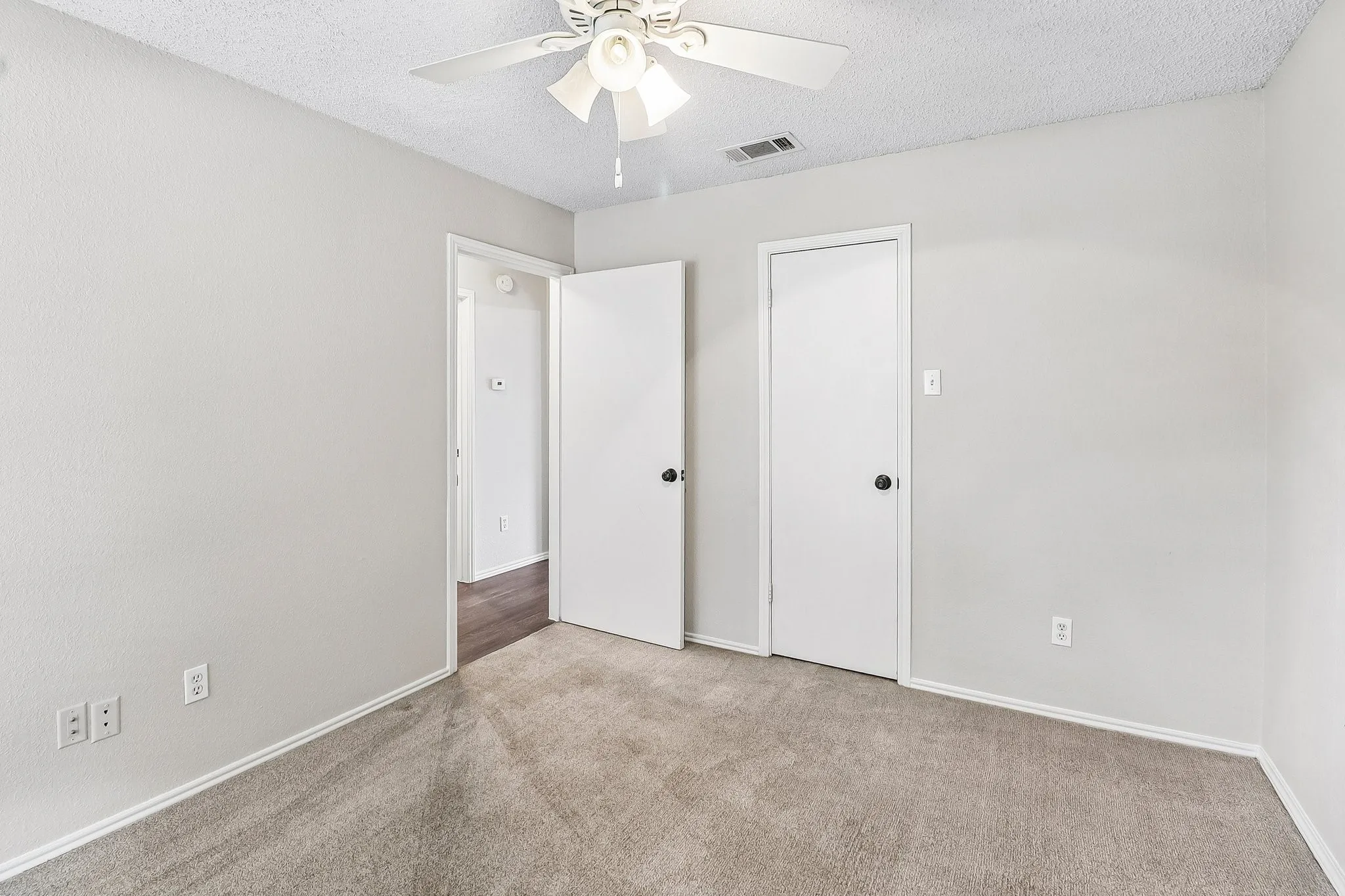 Single Family Residence For Sale in Collin County , 7305 Elizabeth Place, Plano, Texas 75025, 3 Bedroom, 2 Bathroom, 2 Garage spaces, 1,453 Sqft, built in 1986, mls#21412376, Real Estate Agent in Plano, Homes For Sale in Collin county, Homes For Sale in Plano, Realtor in Plano Texas, Real Estate Brokerage Independent Realty Texas, Luminita Cordes Realtor