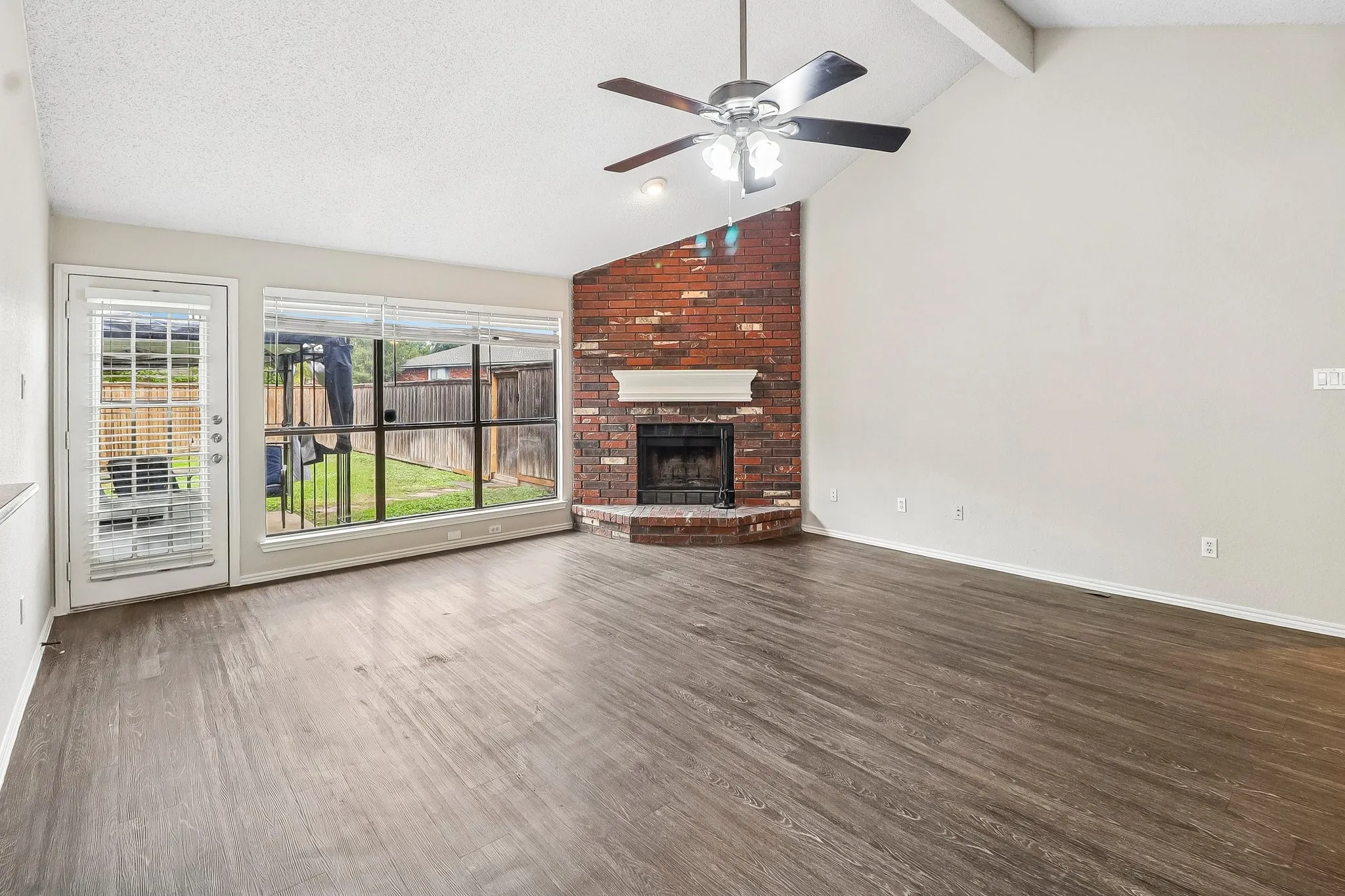 Single Family Residence For Sale in Collin County , 7305 Elizabeth Place, Plano, Texas 75025, 3 Bedroom, 2 Bathroom, 2 Garage spaces, 1,453 Sqft, built in 1986, mls#21412376, Real Estate Agent in Plano, Homes For Sale in Collin county, Homes For Sale in Plano, Realtor in Plano Texas, Real Estate Brokerage Independent Realty Texas, Luminita Cordes Realtor