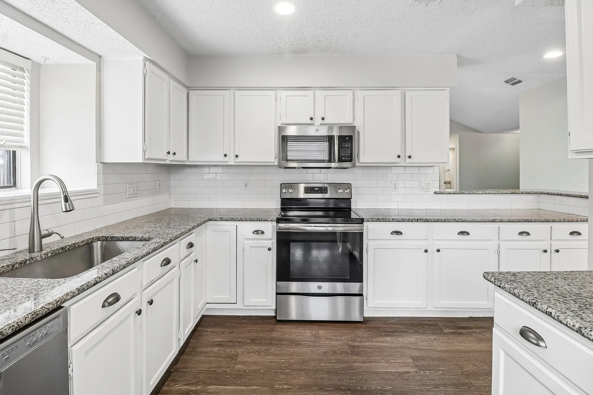 Single Family Residence For Sale in Collin County , 7305 Elizabeth Place, Plano, Texas 75025, 3 Bedroom, 2 Bathroom, 2 Garage spaces, 1,453 Sqft, built in 1986, mls#21412376, Real Estate Agent in Plano, Homes For Sale in Collin county, Homes For Sale in Plano, Realtor in Plano Texas, Real Estate Brokerage Independent Realty Texas, Luminita Cordes Realtor
