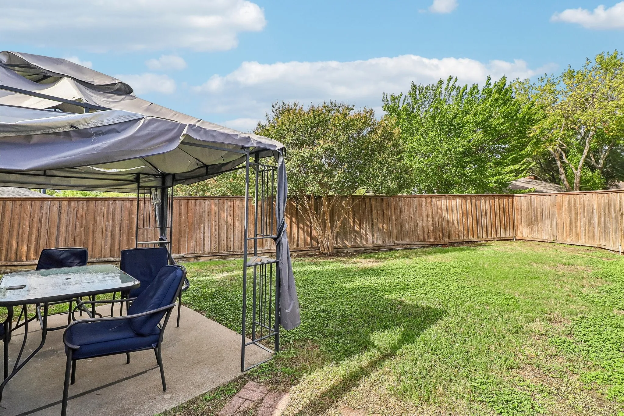 Single Family Residence For Sale in Collin County , 7305 Elizabeth Place, Plano, Texas 75025, 3 Bedroom, 2 Bathroom, 2 Garage spaces, 1,453 Sqft, built in 1986, mls#21412376, Real Estate Agent in Plano, Homes For Sale in Collin county, Homes For Sale in Plano, Realtor in Plano Texas, Real Estate Brokerage Independent Realty Texas, Luminita Cordes Realtor