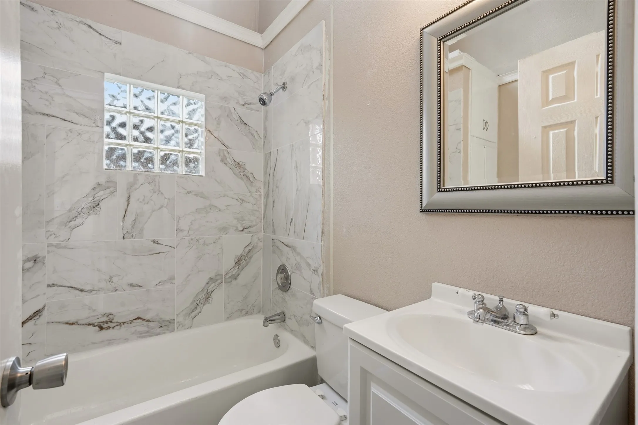 Single Family Residence For Rent in Dallas County , 9221 Plano Road, Dallas, Texas 75238, 4 Bedroom, 3 Bathroom, 2 Garage spaces, 2,369 Sqft, built in 1959, mls#21412086, Real Estate Agent in Dallas, Homes For Rent in Dallas county, Homes For Rent in Dallas, Realtor in Dallas Texas, Real Estate Brokerage Independent Realty Texas, Luminita Cordes Realtor