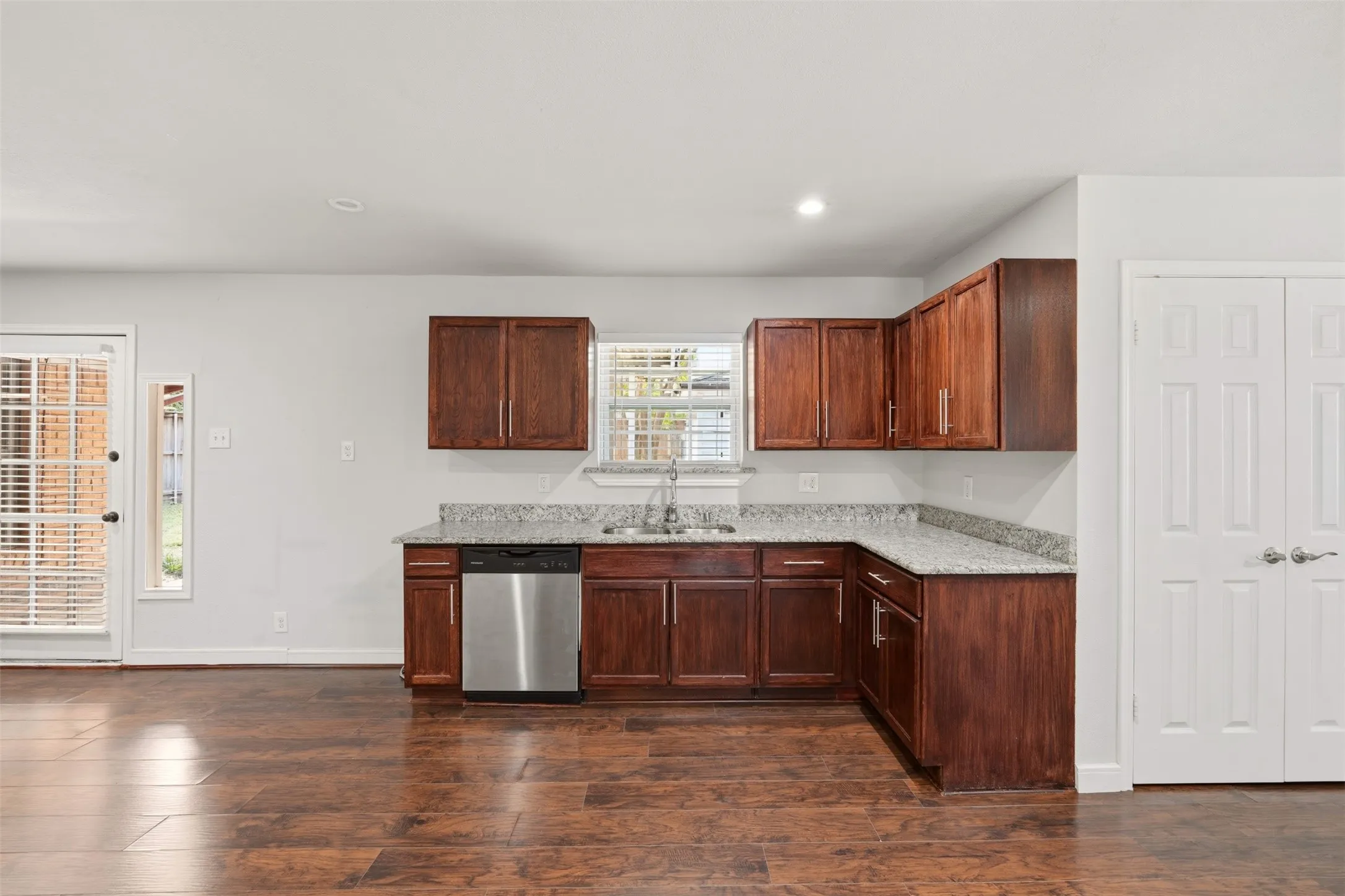 Single Family Residence For Rent in Dallas County , 9221 Plano Road, Dallas, Texas 75238, 4 Bedroom, 3 Bathroom, 2 Garage spaces, 2,369 Sqft, built in 1959, mls#21412086, Real Estate Agent in Dallas, Homes For Rent in Dallas county, Homes For Rent in Dallas, Realtor in Dallas Texas, Real Estate Brokerage Independent Realty Texas, Luminita Cordes Realtor