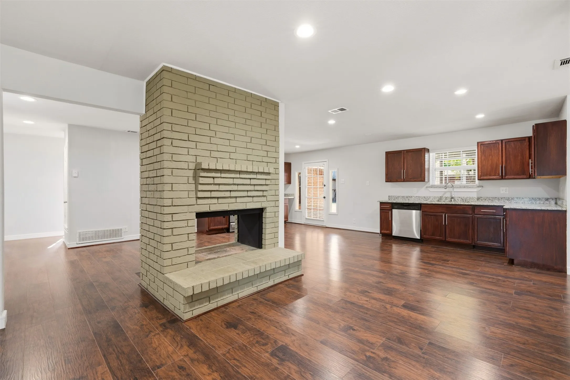 Single Family Residence For Rent in Dallas County , 9221 Plano Road, Dallas, Texas 75238, 4 Bedroom, 3 Bathroom, 2 Garage spaces, 2,369 Sqft, built in 1959, mls#21412086, Real Estate Agent in Dallas, Homes For Rent in Dallas county, Homes For Rent in Dallas, Realtor in Dallas Texas, Real Estate Brokerage Independent Realty Texas, Luminita Cordes Realtor