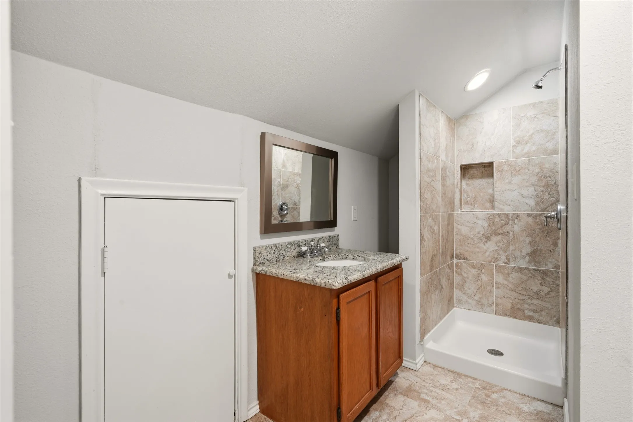 Single Family Residence For Rent in Dallas County , 9221 Plano Road, Dallas, Texas 75238, 4 Bedroom, 3 Bathroom, 2 Garage spaces, 2,369 Sqft, built in 1959, mls#21412086, Real Estate Agent in Dallas, Homes For Rent in Dallas county, Homes For Rent in Dallas, Realtor in Dallas Texas, Real Estate Brokerage Independent Realty Texas, Luminita Cordes Realtor
