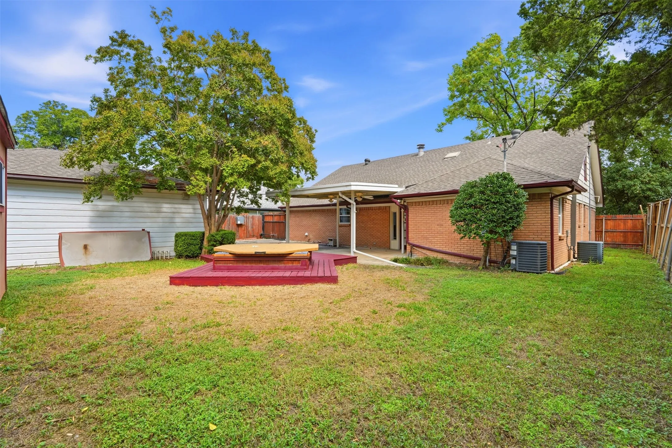 Single Family Residence For Rent in Dallas County , 9221 Plano Road, Dallas, Texas 75238, 4 Bedroom, 3 Bathroom, 2 Garage spaces, 2,369 Sqft, built in 1959, mls#21412086, Real Estate Agent in Dallas, Homes For Rent in Dallas county, Homes For Rent in Dallas, Realtor in Dallas Texas, Real Estate Brokerage Independent Realty Texas, Luminita Cordes Realtor