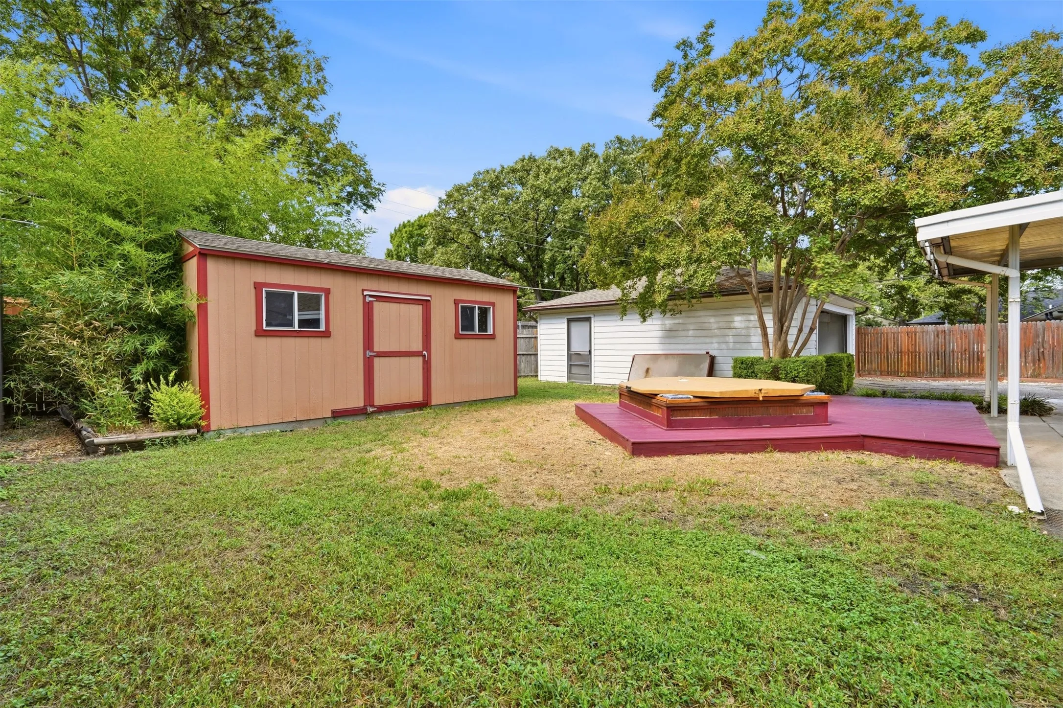 Single Family Residence For Rent in Dallas County , 9221 Plano Road, Dallas, Texas 75238, 4 Bedroom, 3 Bathroom, 2 Garage spaces, 2,369 Sqft, built in 1959, mls#21412086, Real Estate Agent in Dallas, Homes For Rent in Dallas county, Homes For Rent in Dallas, Realtor in Dallas Texas, Real Estate Brokerage Independent Realty Texas, Luminita Cordes Realtor