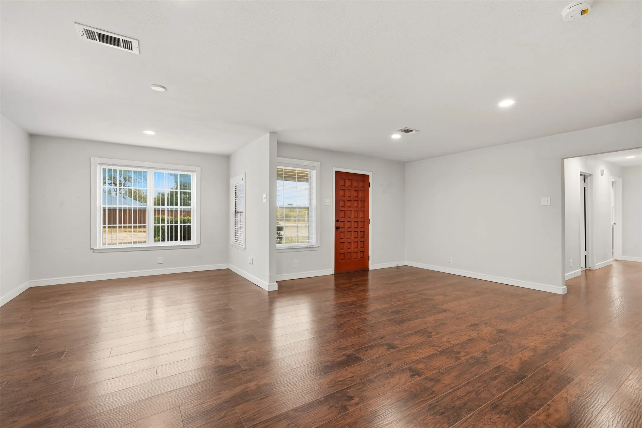 Single Family Residence For Rent in Dallas County , 9221 Plano Road, Dallas, Texas 75238, 4 Bedroom, 3 Bathroom, 2 Garage spaces, 2,369 Sqft, built in 1959, mls#21412086, Real Estate Agent in Dallas, Homes For Rent in Dallas county, Homes For Rent in Dallas, Realtor in Dallas Texas, Real Estate Brokerage Independent Realty Texas, Luminita Cordes Realtor