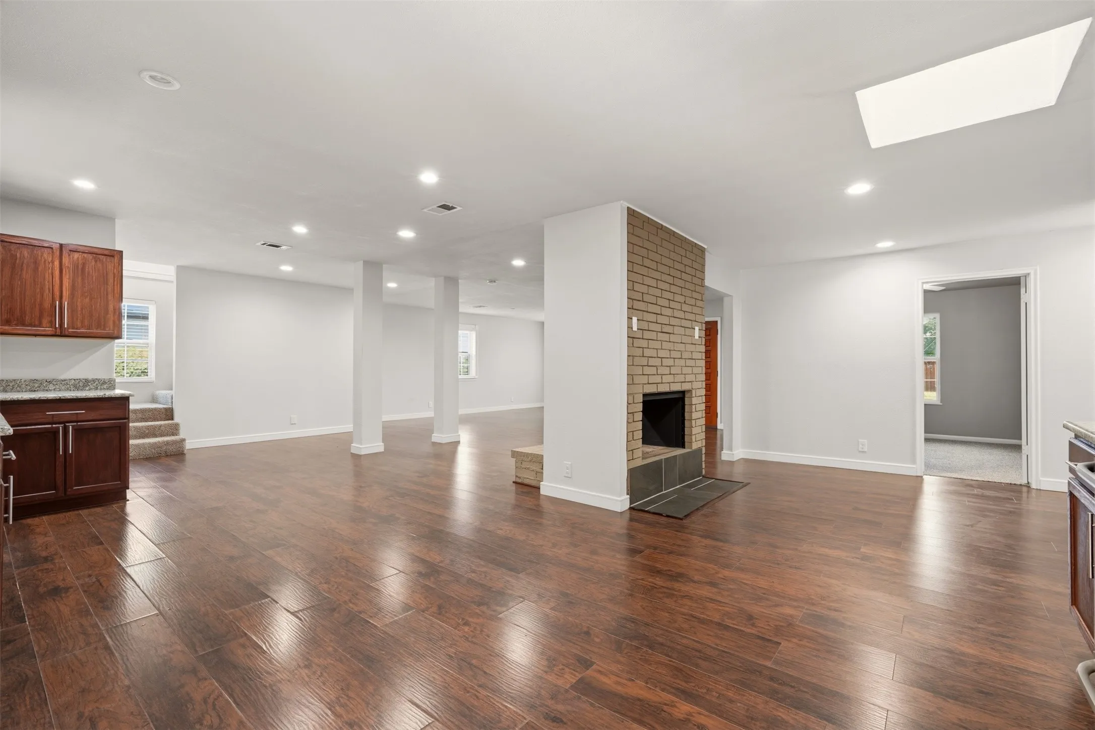 Single Family Residence For Rent in Dallas County , 9221 Plano Road, Dallas, Texas 75238, 4 Bedroom, 3 Bathroom, 2 Garage spaces, 2,369 Sqft, built in 1959, mls#21412086, Real Estate Agent in Dallas, Homes For Rent in Dallas county, Homes For Rent in Dallas, Realtor in Dallas Texas, Real Estate Brokerage Independent Realty Texas, Luminita Cordes Realtor