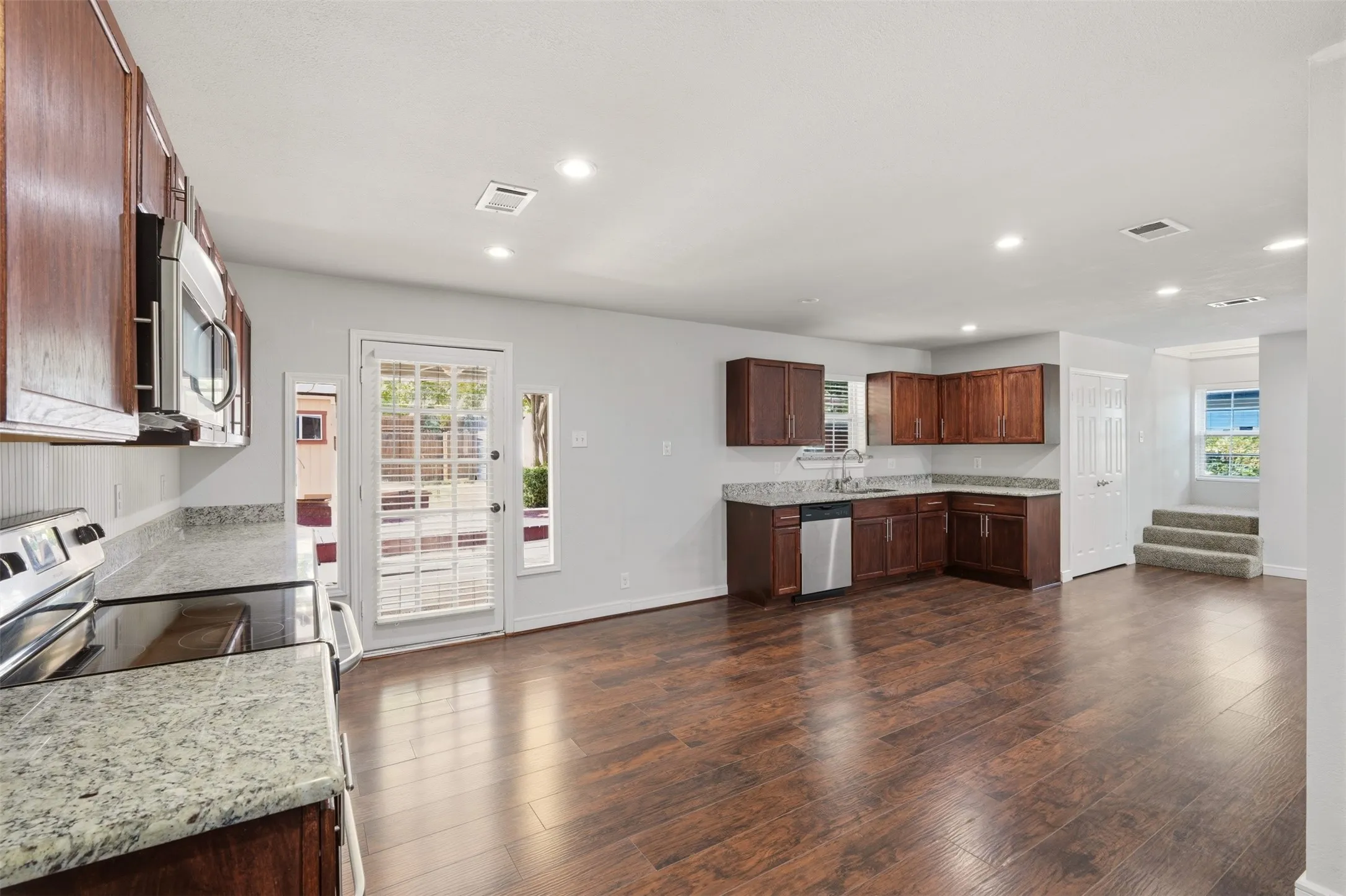 Single Family Residence For Rent in Dallas County , 9221 Plano Road, Dallas, Texas 75238, 4 Bedroom, 3 Bathroom, 2 Garage spaces, 2,369 Sqft, built in 1959, mls#21412086, Real Estate Agent in Dallas, Homes For Rent in Dallas county, Homes For Rent in Dallas, Realtor in Dallas Texas, Real Estate Brokerage Independent Realty Texas, Luminita Cordes Realtor