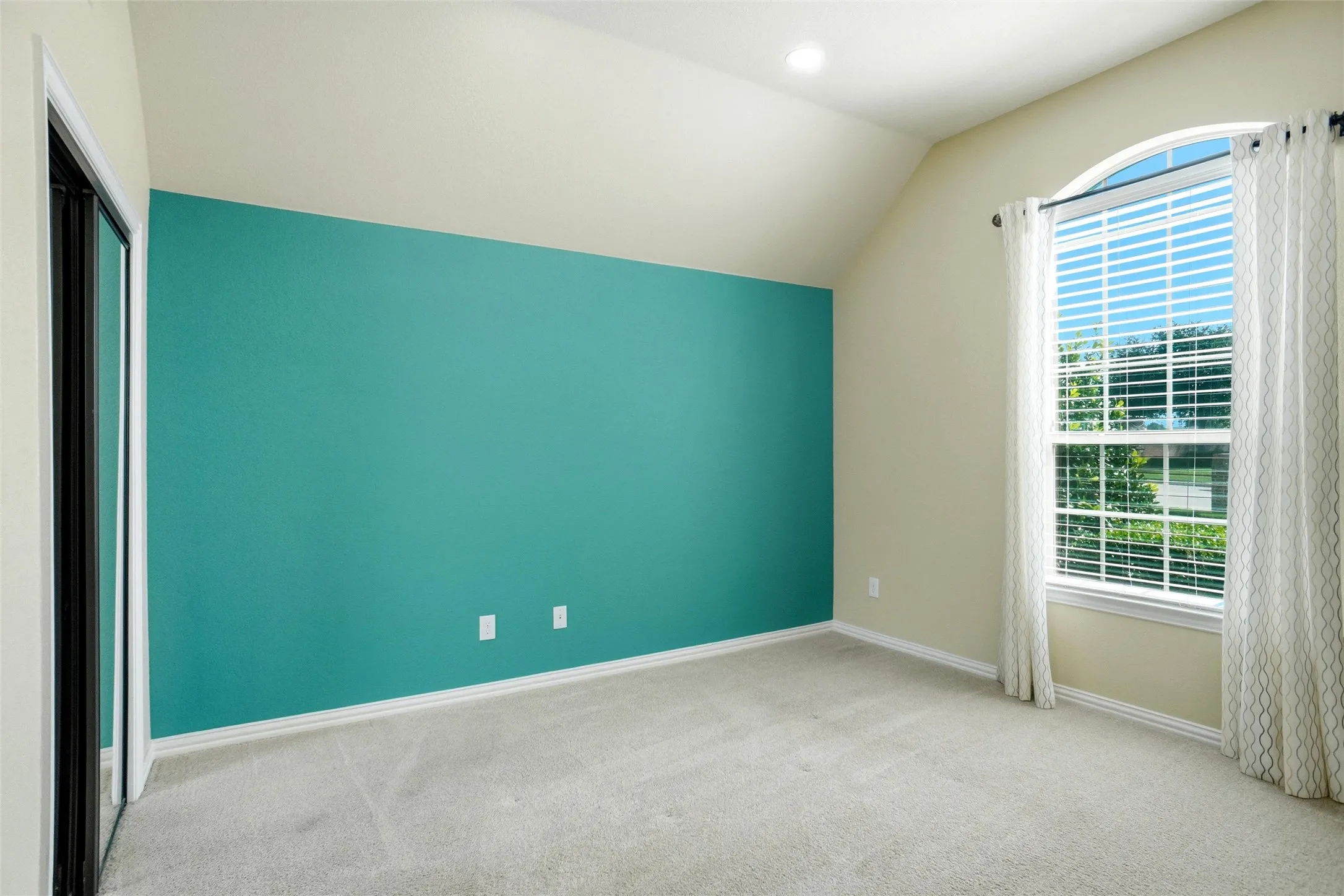 Single Family Residence For Sale in Dallas County , 8301 Rock Valley Drive, Rowlett, Texas 75089, 4 Bedroom, 3 Bathroom, 3 Garage spaces, 2,577 Sqft, built in 2012, mls#21410713, Real Estate Agent in Rowlett, Homes For Sale in Dallas county, Homes For Sale in Rowlett, Realtor in Rowlett Texas, Real Estate Brokerage Independent Realty Texas, Luminita Cordes Realtor