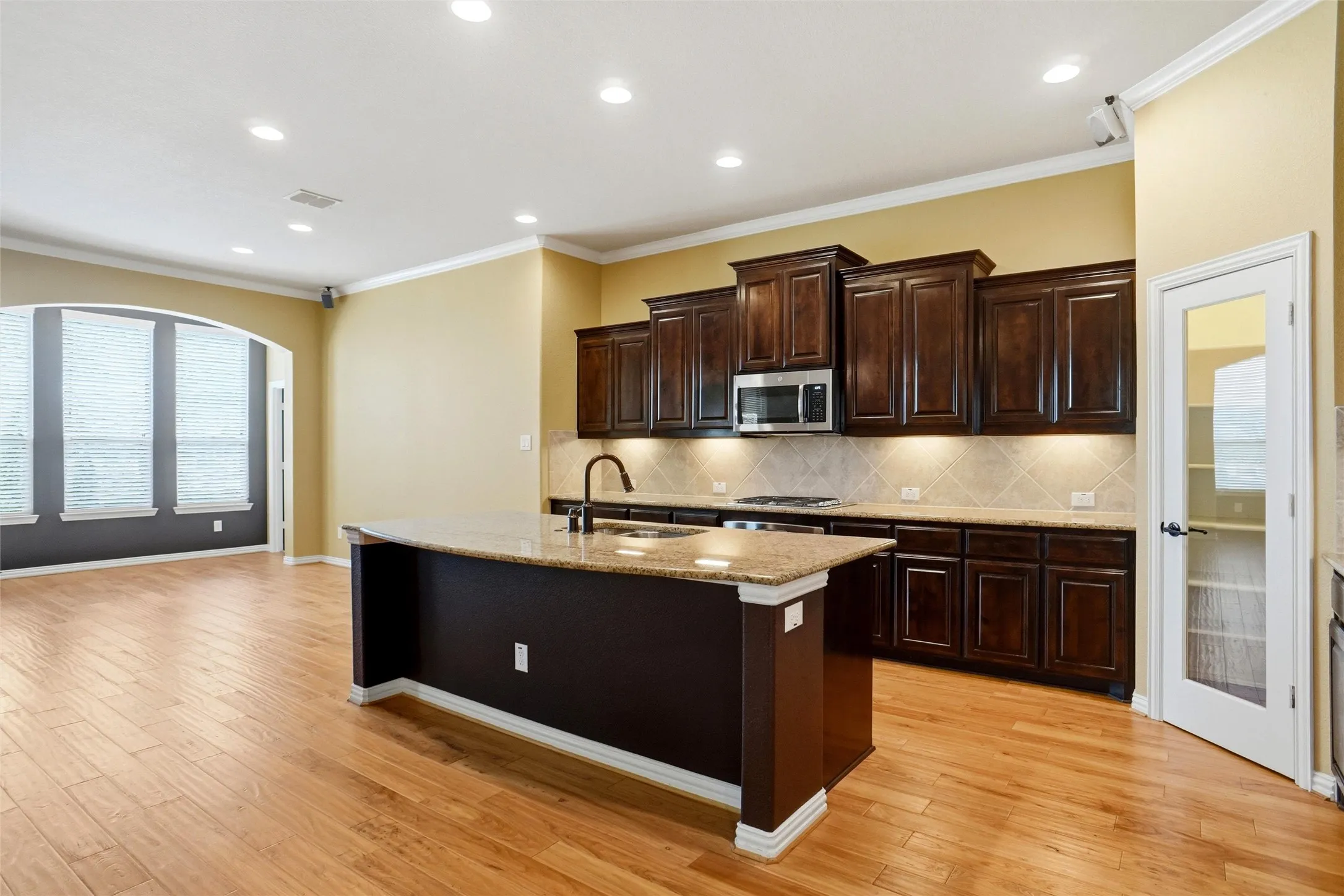 Single Family Residence For Sale in Dallas County , 8301 Rock Valley Drive, Rowlett, Texas 75089, 4 Bedroom, 3 Bathroom, 3 Garage spaces, 2,577 Sqft, built in 2012, mls#21410713, Real Estate Agent in Rowlett, Homes For Sale in Dallas county, Homes For Sale in Rowlett, Realtor in Rowlett Texas, Real Estate Brokerage Independent Realty Texas, Luminita Cordes Realtor
