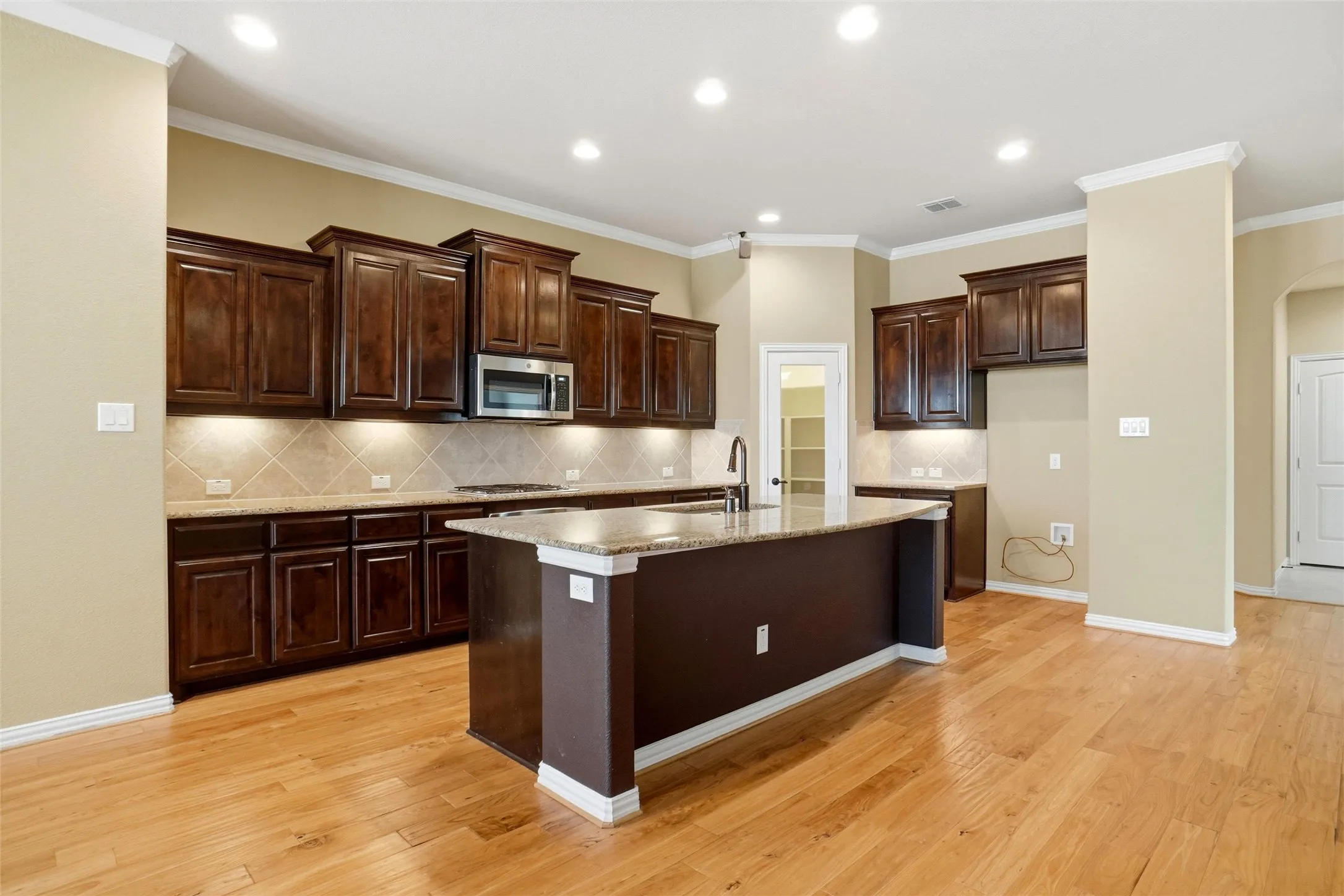 Single Family Residence For Sale in Dallas County , 8301 Rock Valley Drive, Rowlett, Texas 75089, 4 Bedroom, 3 Bathroom, 3 Garage spaces, 2,577 Sqft, built in 2012, mls#21410713, Real Estate Agent in Rowlett, Homes For Sale in Dallas county, Homes For Sale in Rowlett, Realtor in Rowlett Texas, Real Estate Brokerage Independent Realty Texas, Luminita Cordes Realtor