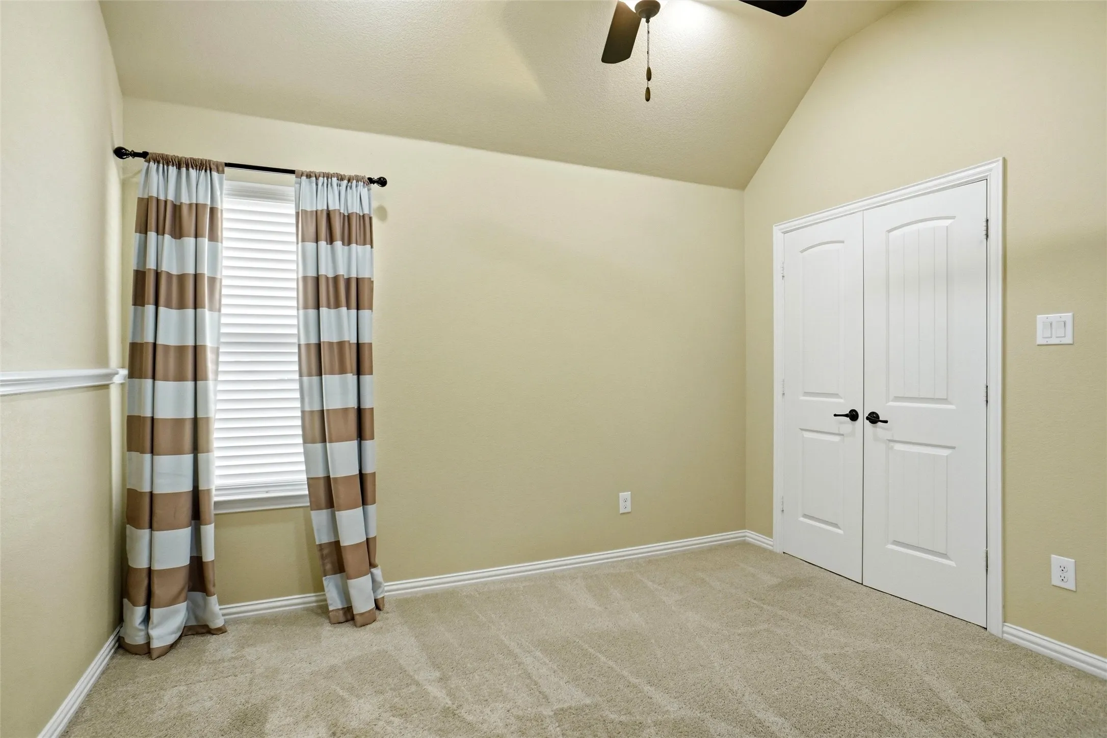 Single Family Residence For Sale in Dallas County , 8301 Rock Valley Drive, Rowlett, Texas 75089, 4 Bedroom, 3 Bathroom, 3 Garage spaces, 2,577 Sqft, built in 2012, mls#21410713, Real Estate Agent in Rowlett, Homes For Sale in Dallas county, Homes For Sale in Rowlett, Realtor in Rowlett Texas, Real Estate Brokerage Independent Realty Texas, Luminita Cordes Realtor