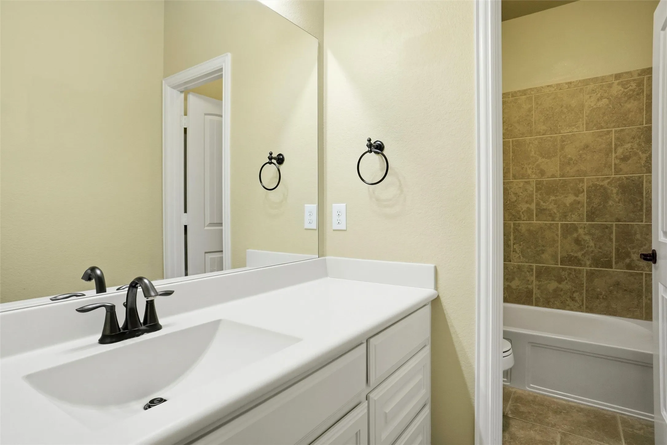 Single Family Residence For Sale in Dallas County , 8301 Rock Valley Drive, Rowlett, Texas 75089, 4 Bedroom, 3 Bathroom, 3 Garage spaces, 2,577 Sqft, built in 2012, mls#21410713, Real Estate Agent in Rowlett, Homes For Sale in Dallas county, Homes For Sale in Rowlett, Realtor in Rowlett Texas, Real Estate Brokerage Independent Realty Texas, Luminita Cordes Realtor