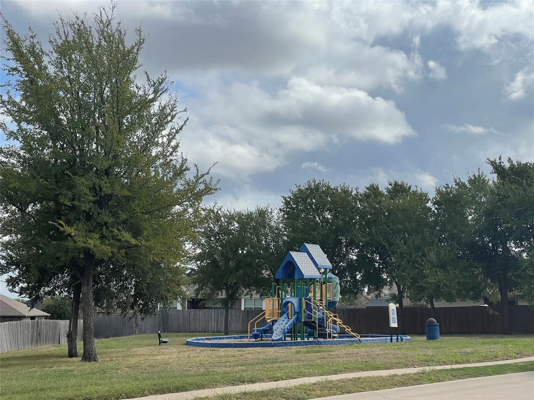 Single Family Residence For Rent in Kaufman County , 3125 Granite Rock Trail, Forney, Texas 75126, 4 Bedroom, 2 Bathroom, 2 Garage spaces, 2,090 Sqft, built in 2015, mls#21412411, Real Estate Agent in Forney, Homes For Rent in Kaufman county, Homes For Rent in Forney, Realtor in Forney Texas, Real Estate Brokerage Independent Realty Texas, Luminita Cordes Realtor