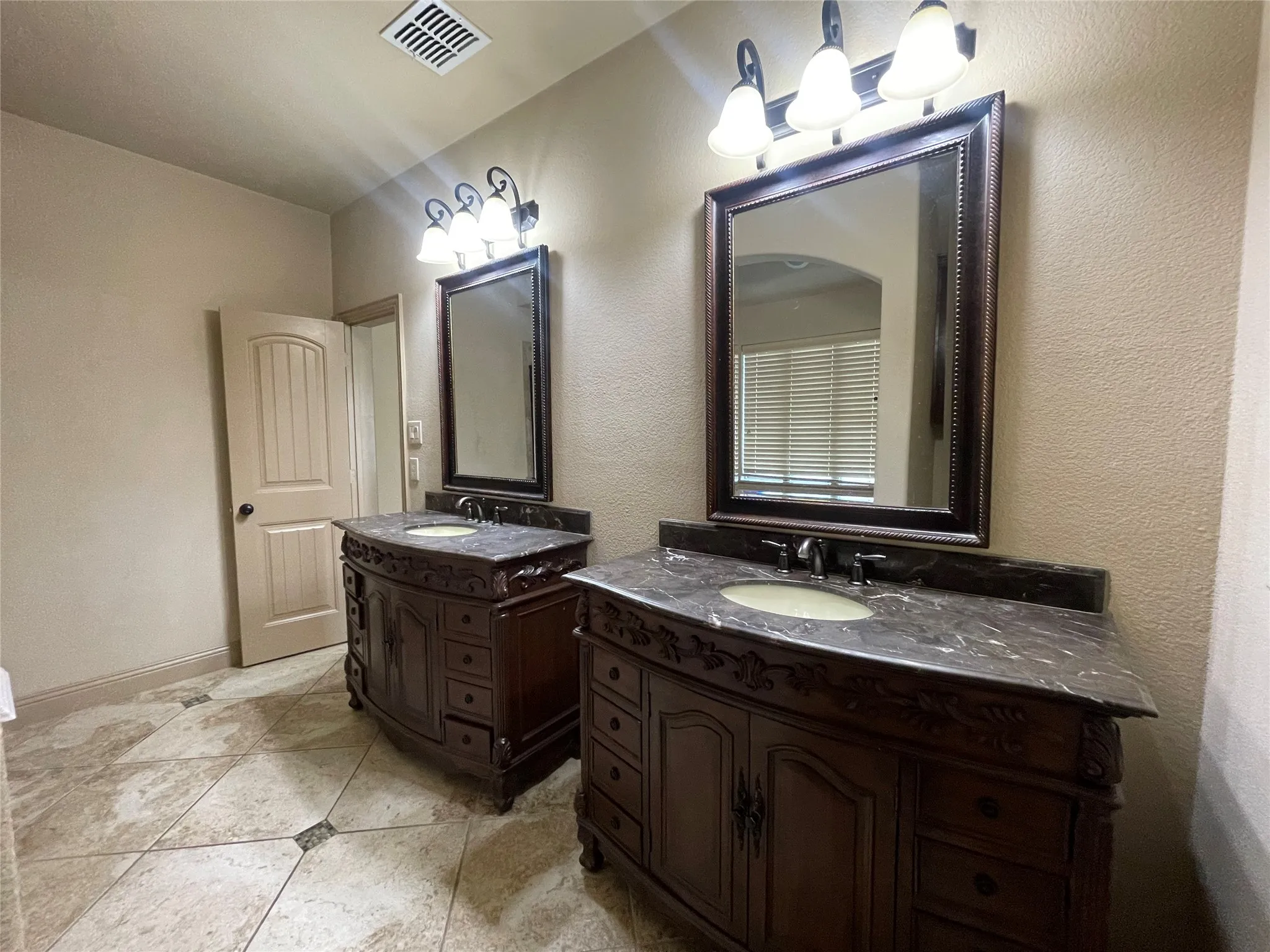 Single Family Residence For Rent in Kaufman County , 3125 Granite Rock Trail, Forney, Texas 75126, 4 Bedroom, 2 Bathroom, 2 Garage spaces, 2,090 Sqft, built in 2015, mls#21412411, Real Estate Agent in Forney, Homes For Rent in Kaufman county, Homes For Rent in Forney, Realtor in Forney Texas, Real Estate Brokerage Independent Realty Texas, Luminita Cordes Realtor