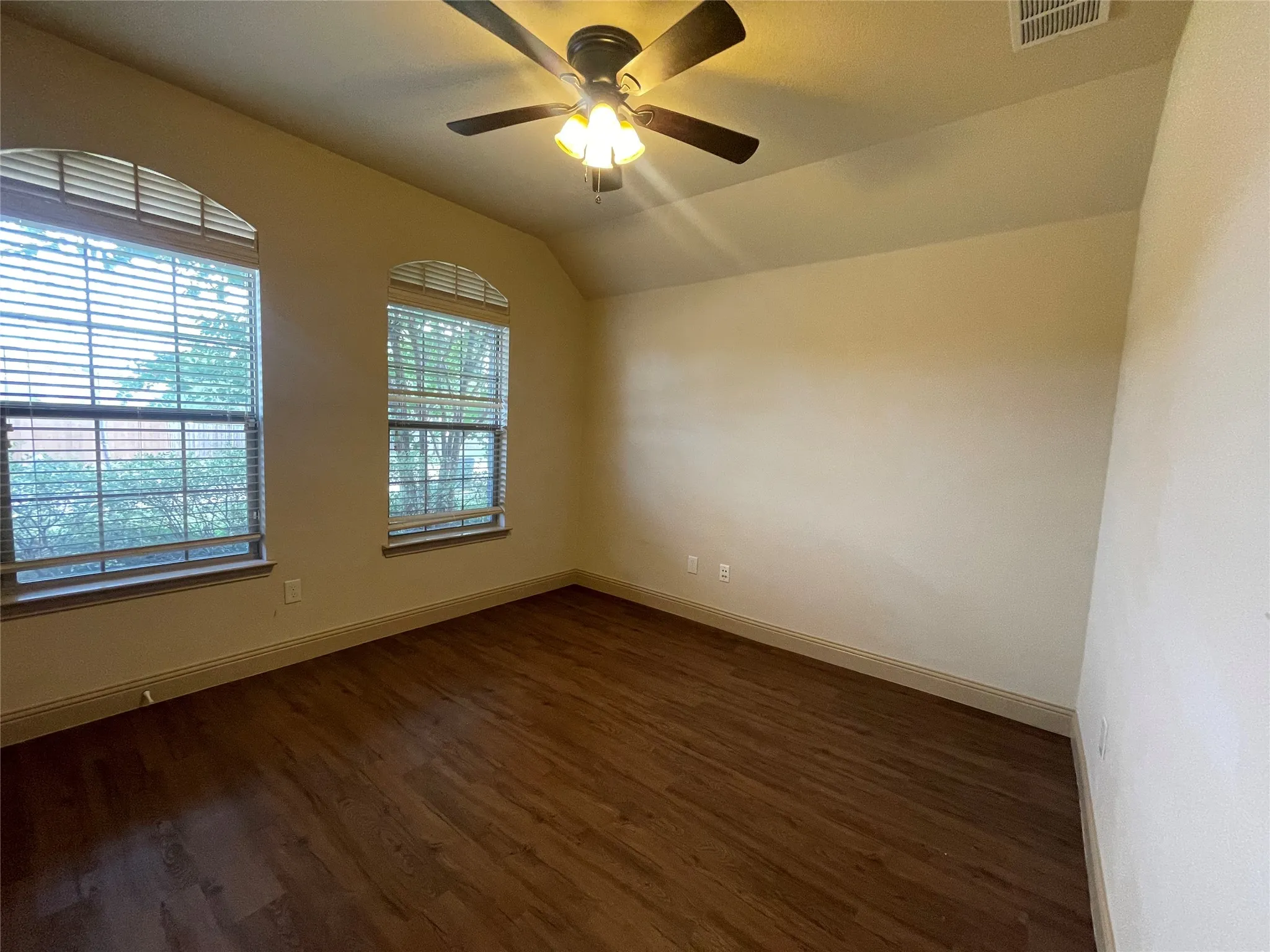 Single Family Residence For Rent in Kaufman County , 3125 Granite Rock Trail, Forney, Texas 75126, 4 Bedroom, 2 Bathroom, 2 Garage spaces, 2,090 Sqft, built in 2015, mls#21412411, Real Estate Agent in Forney, Homes For Rent in Kaufman county, Homes For Rent in Forney, Realtor in Forney Texas, Real Estate Brokerage Independent Realty Texas, Luminita Cordes Realtor