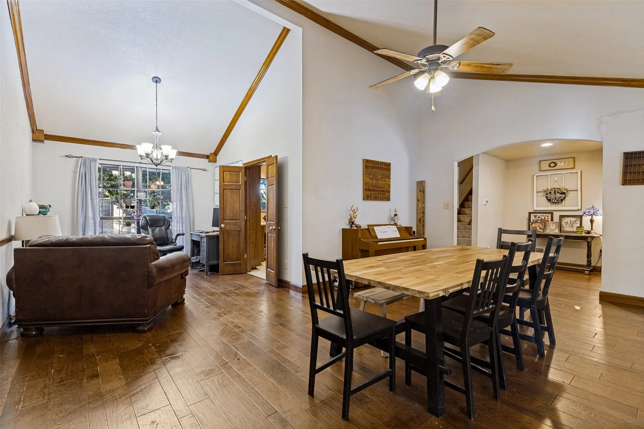 Single Family Residence For Sale in Tarrant County , 3403 Mckamy Oaks Trail, Arlington, Texas 76017, 4 Bedroom, 3 Bathroom, 2 Garage spaces, 2,661 Sqft, built in 1984, mls#21412406, Real Estate Agent in Arlington, Homes For Sale in Tarrant county, Homes For Sale in Arlington, Realtor in Arlington Texas, Real Estate Brokerage Independent Realty Texas, Luminita Cordes Realtor