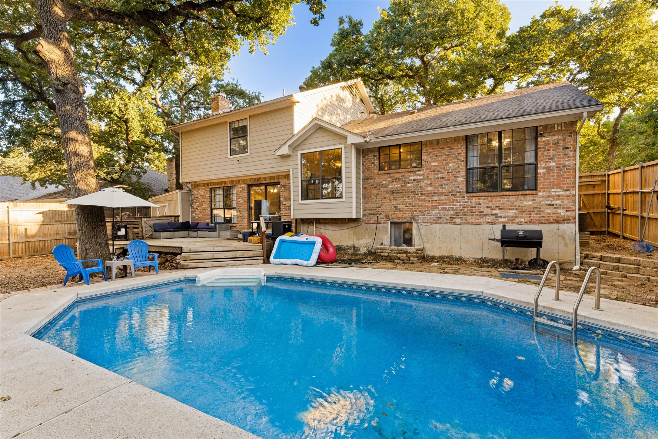 Single Family Residence For Sale in Tarrant County , 3403 Mckamy Oaks Trail, Arlington, Texas 76017, 4 Bedroom, 3 Bathroom, 2 Garage spaces, 2,661 Sqft, built in 1984, mls#21412406, Real Estate Agent in Arlington, Homes For Sale in Tarrant county, Homes For Sale in Arlington, Realtor in Arlington Texas, Real Estate Brokerage Independent Realty Texas, Luminita Cordes Realtor