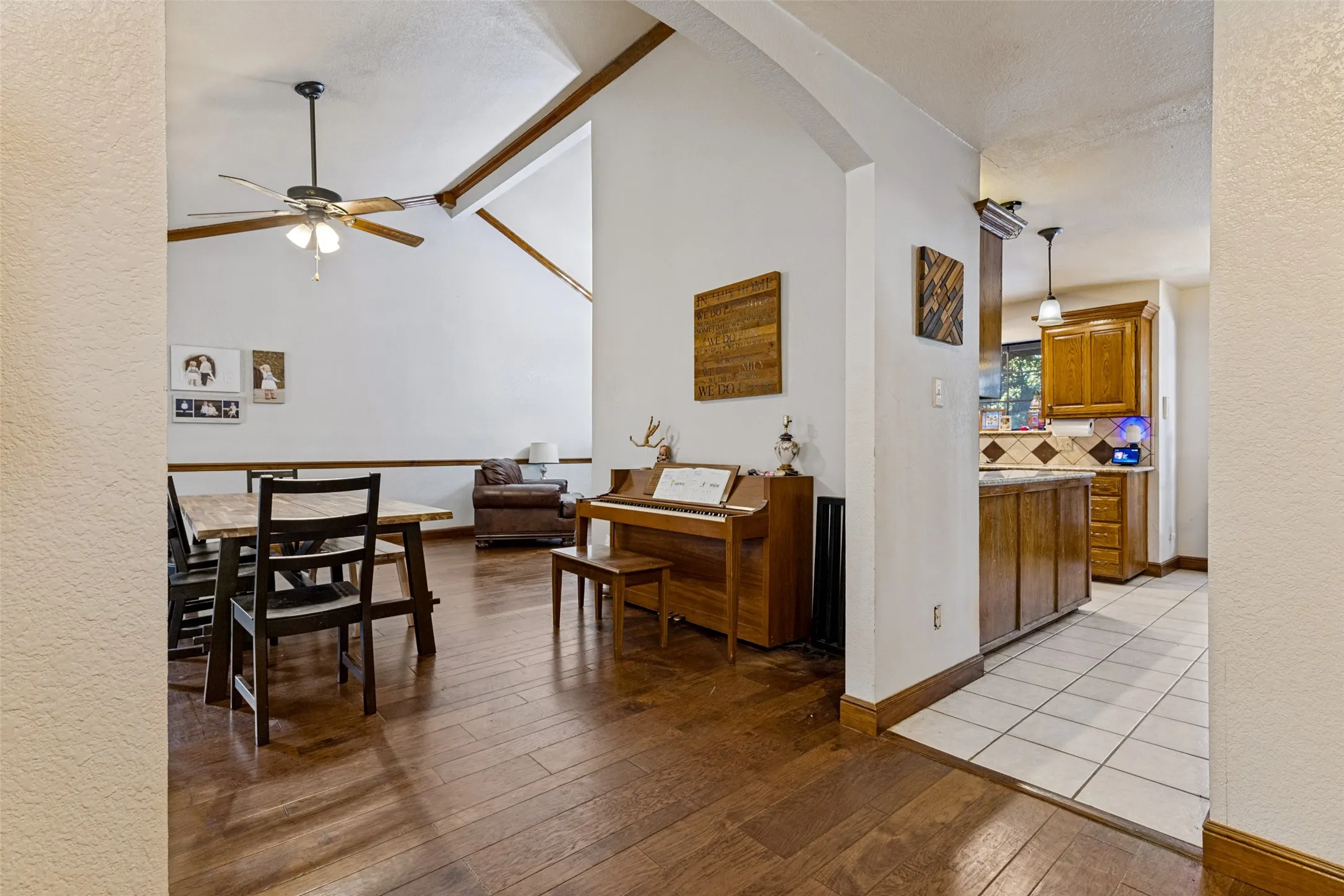 Single Family Residence For Sale in Tarrant County , 3403 Mckamy Oaks Trail, Arlington, Texas 76017, 4 Bedroom, 3 Bathroom, 2 Garage spaces, 2,661 Sqft, built in 1984, mls#21412406, Real Estate Agent in Arlington, Homes For Sale in Tarrant county, Homes For Sale in Arlington, Realtor in Arlington Texas, Real Estate Brokerage Independent Realty Texas, Luminita Cordes Realtor