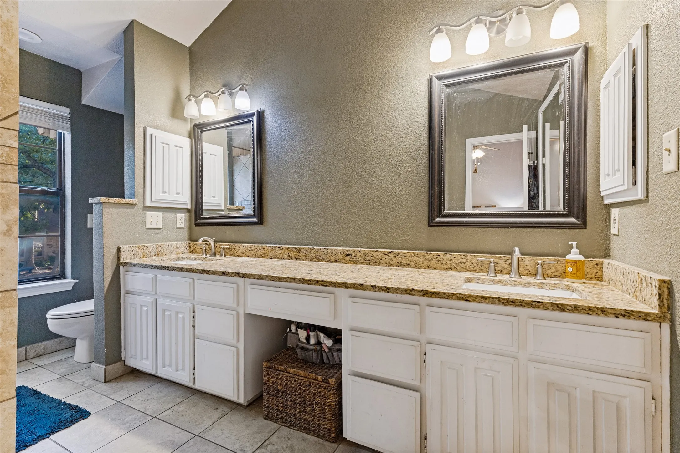 Single Family Residence For Sale in Tarrant County , 3403 Mckamy Oaks Trail, Arlington, Texas 76017, 4 Bedroom, 3 Bathroom, 2 Garage spaces, 2,661 Sqft, built in 1984, mls#21412406, Real Estate Agent in Arlington, Homes For Sale in Tarrant county, Homes For Sale in Arlington, Realtor in Arlington Texas, Real Estate Brokerage Independent Realty Texas, Luminita Cordes Realtor
