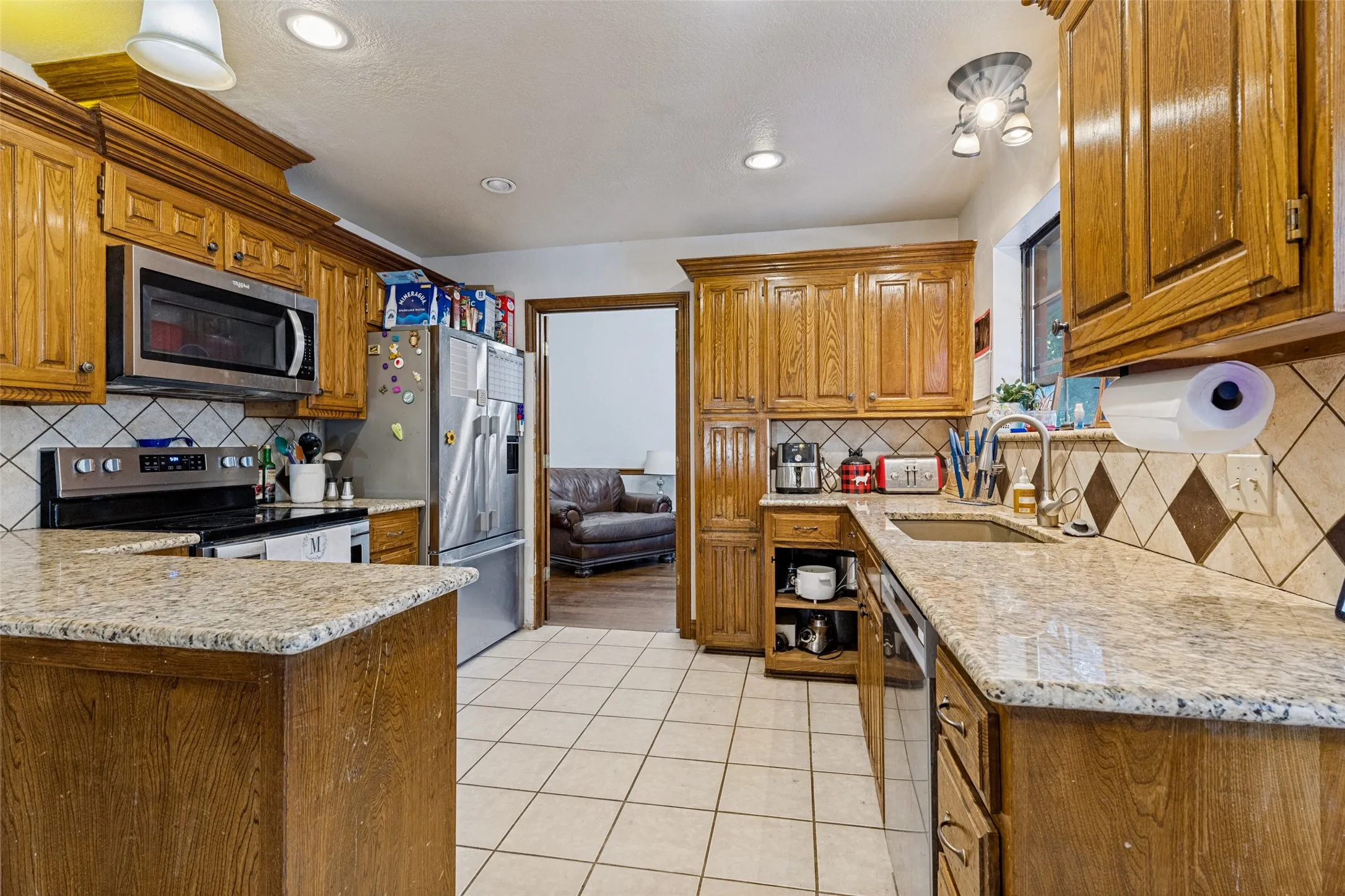 Single Family Residence For Sale in Tarrant County , 3403 Mckamy Oaks Trail, Arlington, Texas 76017, 4 Bedroom, 3 Bathroom, 2 Garage spaces, 2,661 Sqft, built in 1984, mls#21412406, Real Estate Agent in Arlington, Homes For Sale in Tarrant county, Homes For Sale in Arlington, Realtor in Arlington Texas, Real Estate Brokerage Independent Realty Texas, Luminita Cordes Realtor