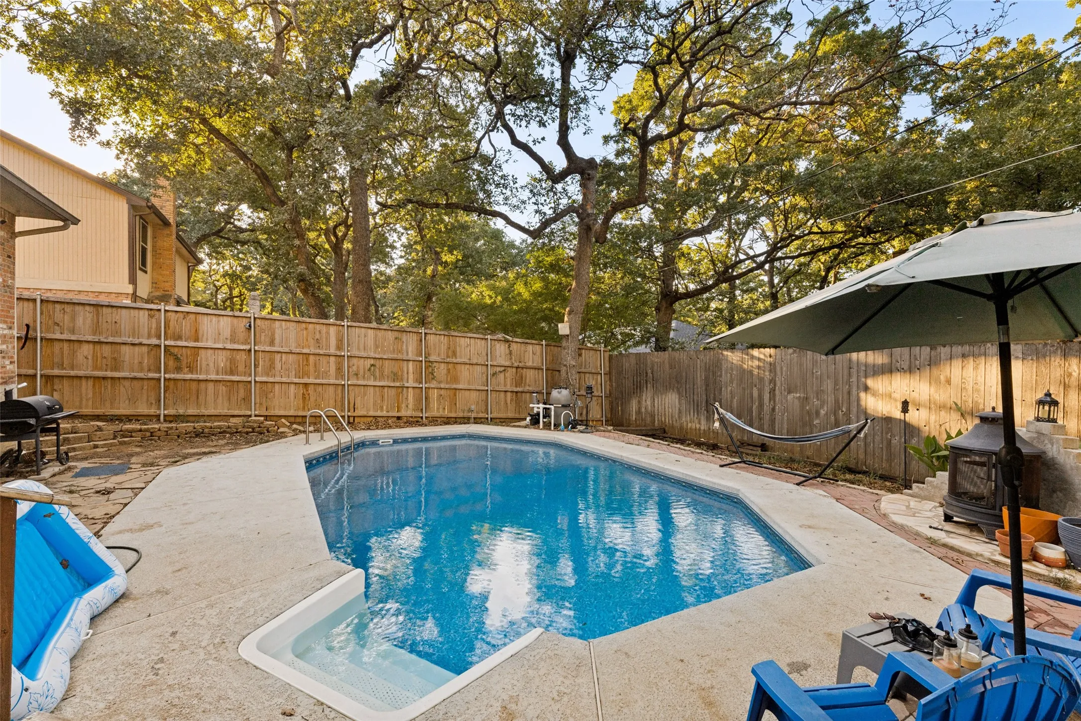 Single Family Residence For Sale in Tarrant County , 3403 Mckamy Oaks Trail, Arlington, Texas 76017, 4 Bedroom, 3 Bathroom, 2 Garage spaces, 2,661 Sqft, built in 1984, mls#21412406, Real Estate Agent in Arlington, Homes For Sale in Tarrant county, Homes For Sale in Arlington, Realtor in Arlington Texas, Real Estate Brokerage Independent Realty Texas, Luminita Cordes Realtor