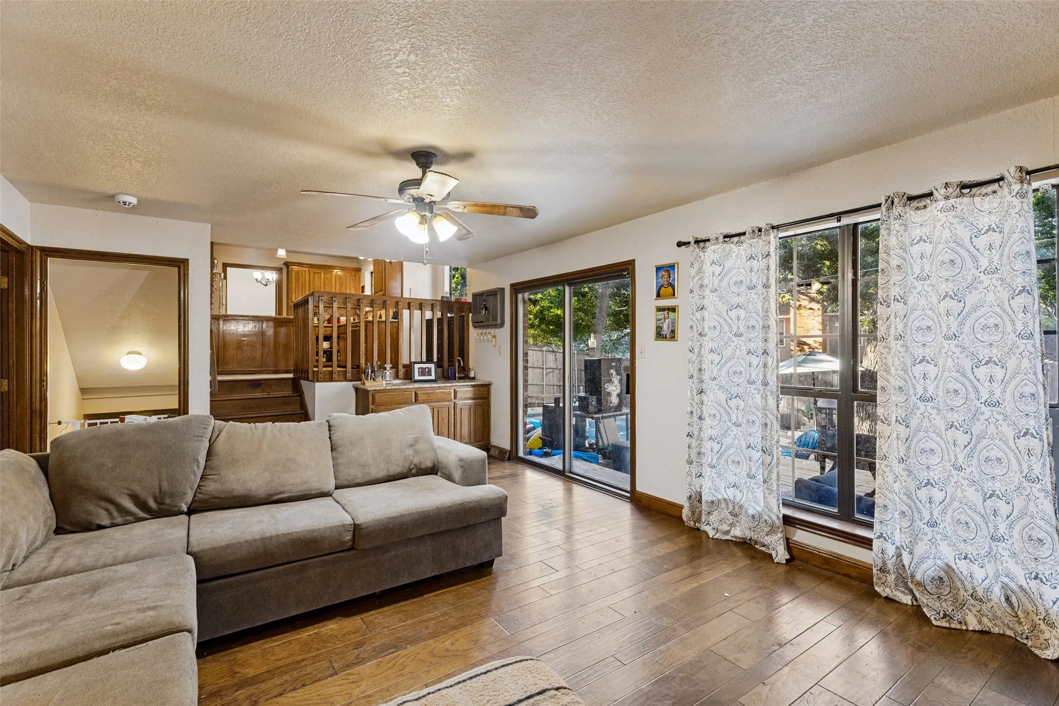 Single Family Residence For Sale in Tarrant County , 3403 Mckamy Oaks Trail, Arlington, Texas 76017, 4 Bedroom, 3 Bathroom, 2 Garage spaces, 2,661 Sqft, built in 1984, mls#21412406, Real Estate Agent in Arlington, Homes For Sale in Tarrant county, Homes For Sale in Arlington, Realtor in Arlington Texas, Real Estate Brokerage Independent Realty Texas, Luminita Cordes Realtor