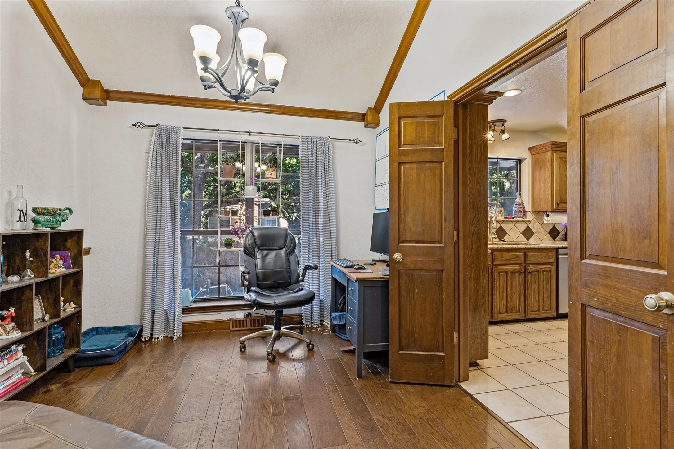 Single Family Residence For Sale in Tarrant County , 3403 Mckamy Oaks Trail, Arlington, Texas 76017, 4 Bedroom, 3 Bathroom, 2 Garage spaces, 2,661 Sqft, built in 1984, mls#21412406, Real Estate Agent in Arlington, Homes For Sale in Tarrant county, Homes For Sale in Arlington, Realtor in Arlington Texas, Real Estate Brokerage Independent Realty Texas, Luminita Cordes Realtor
